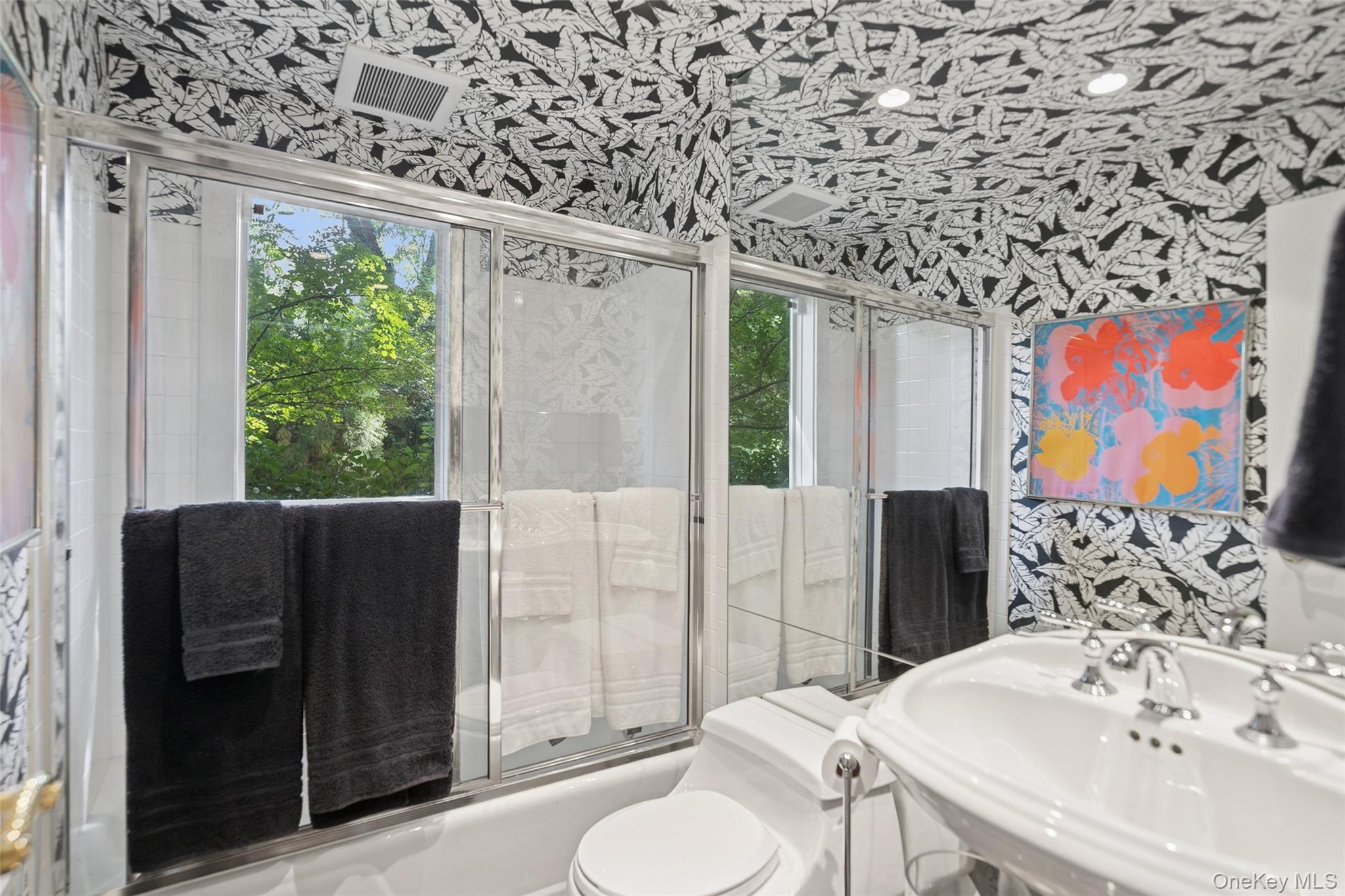 15 Dianas Circle, Roslyn Estates, NY 11576