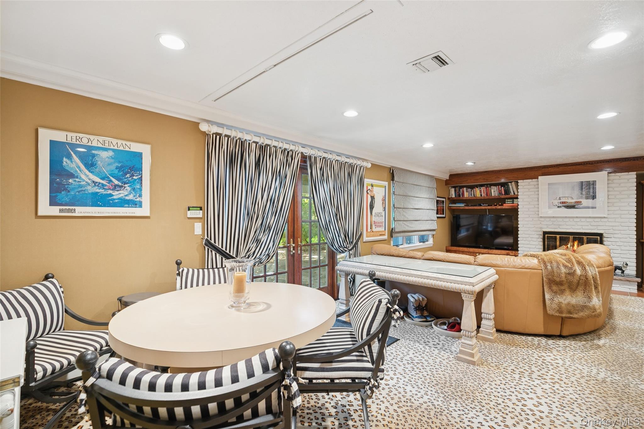 15 Dianas Circle, Roslyn Estates, NY 11576