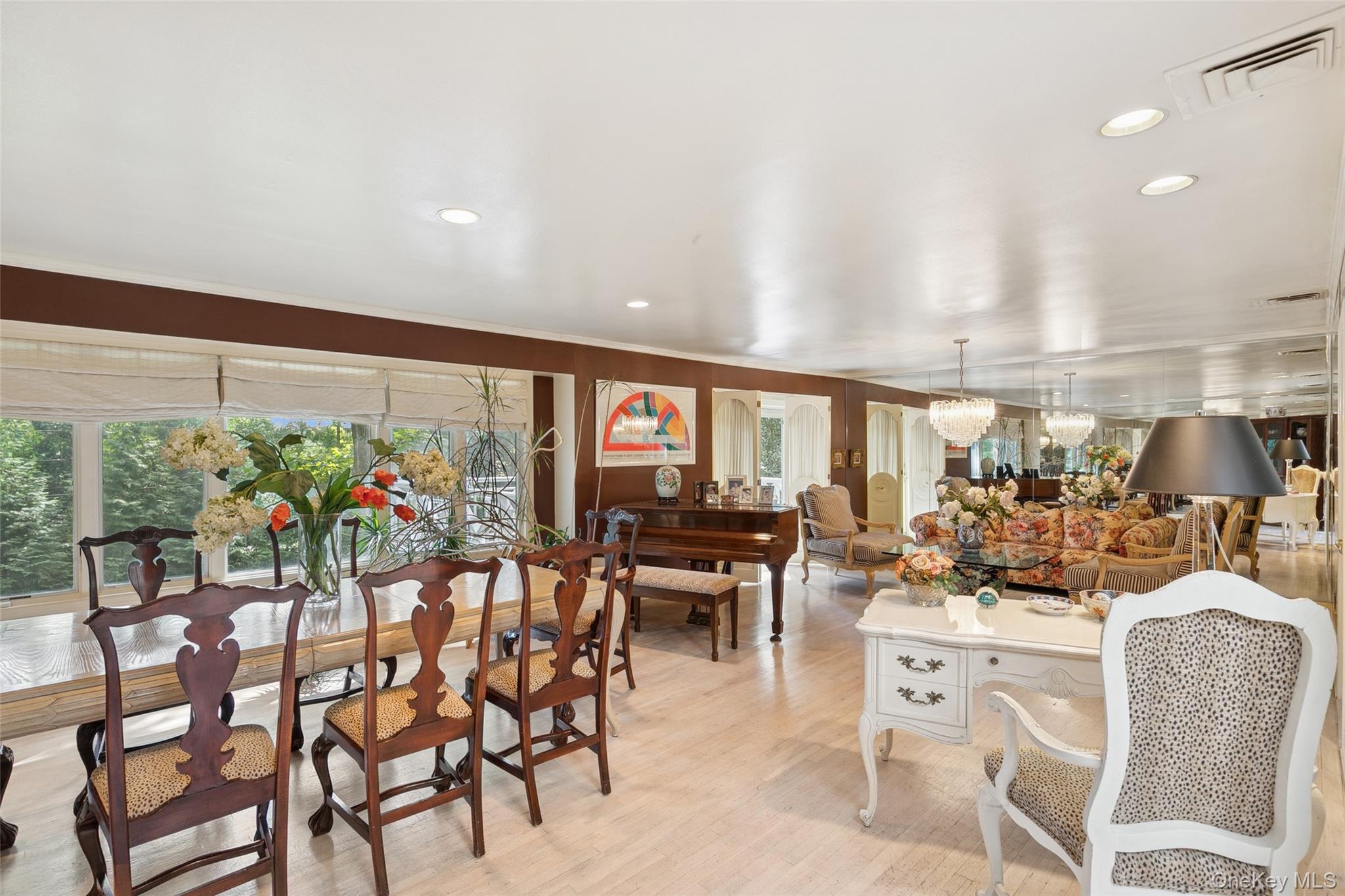 15 Dianas Circle, Roslyn Estates, NY 11576