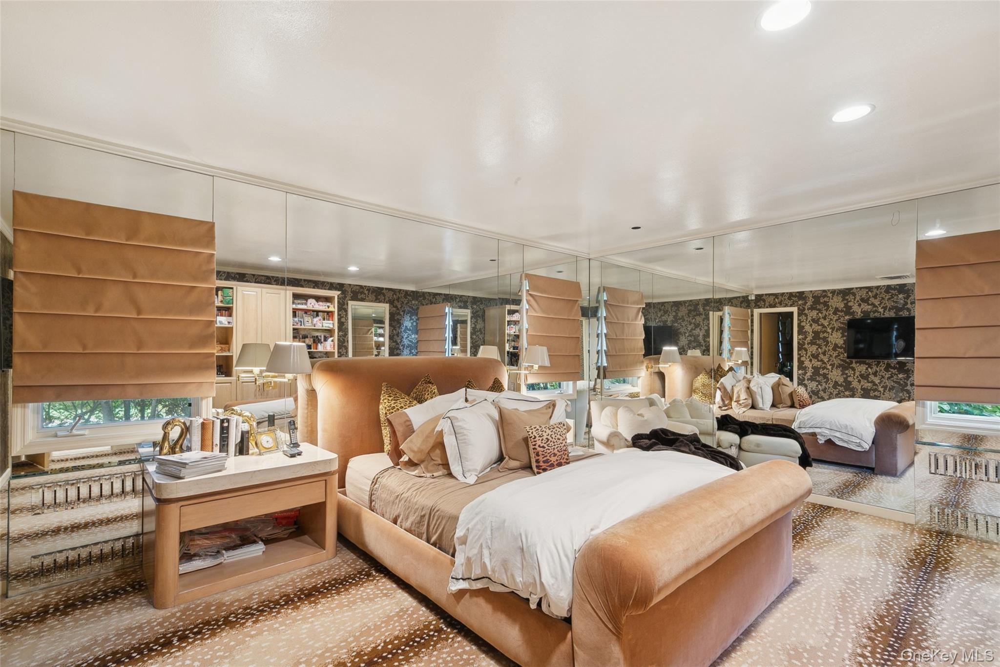 15 Dianas Circle, Roslyn Estates, NY 11576