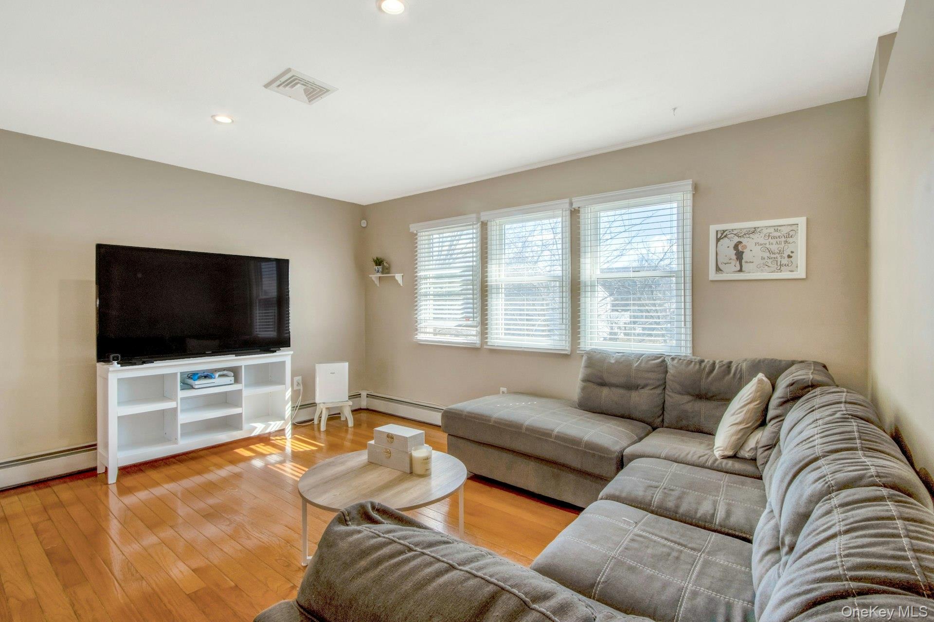 27 Lincoln Drive, Washingtonville, NY 10992