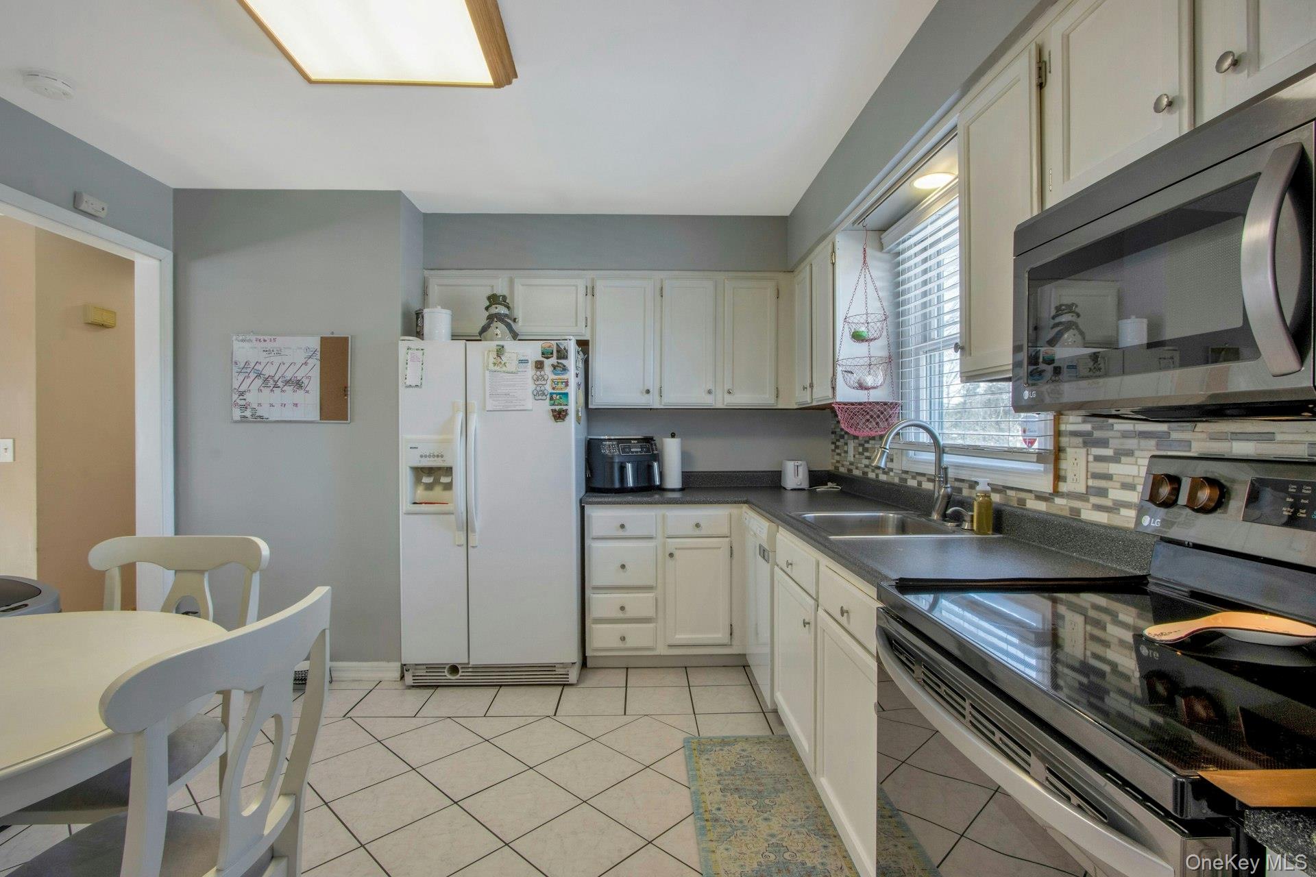 27 Lincoln Drive, Washingtonville, NY 10992