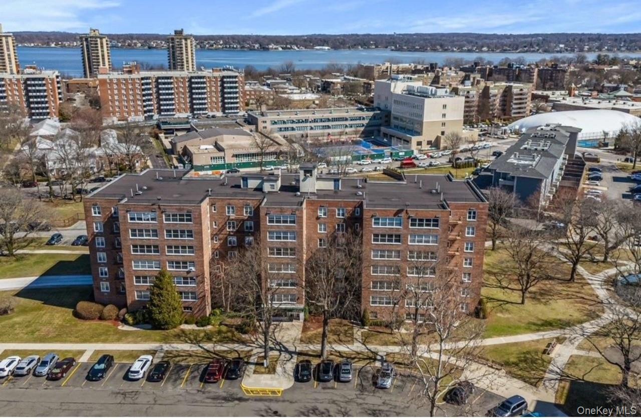 211-40 18th Avenue # 6J, Bayside, NY 11360