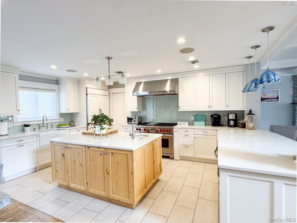 2370 Narraganset Avenue, Seaford, NY 11783