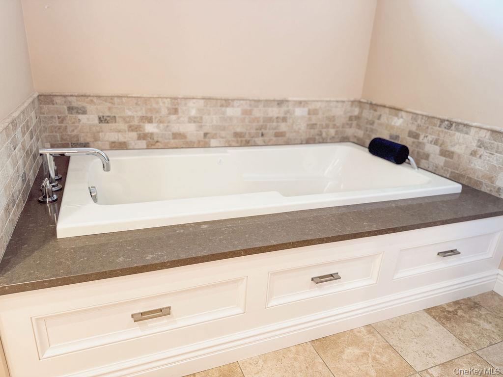 2370 Narraganset Avenue, Seaford, NY 11783