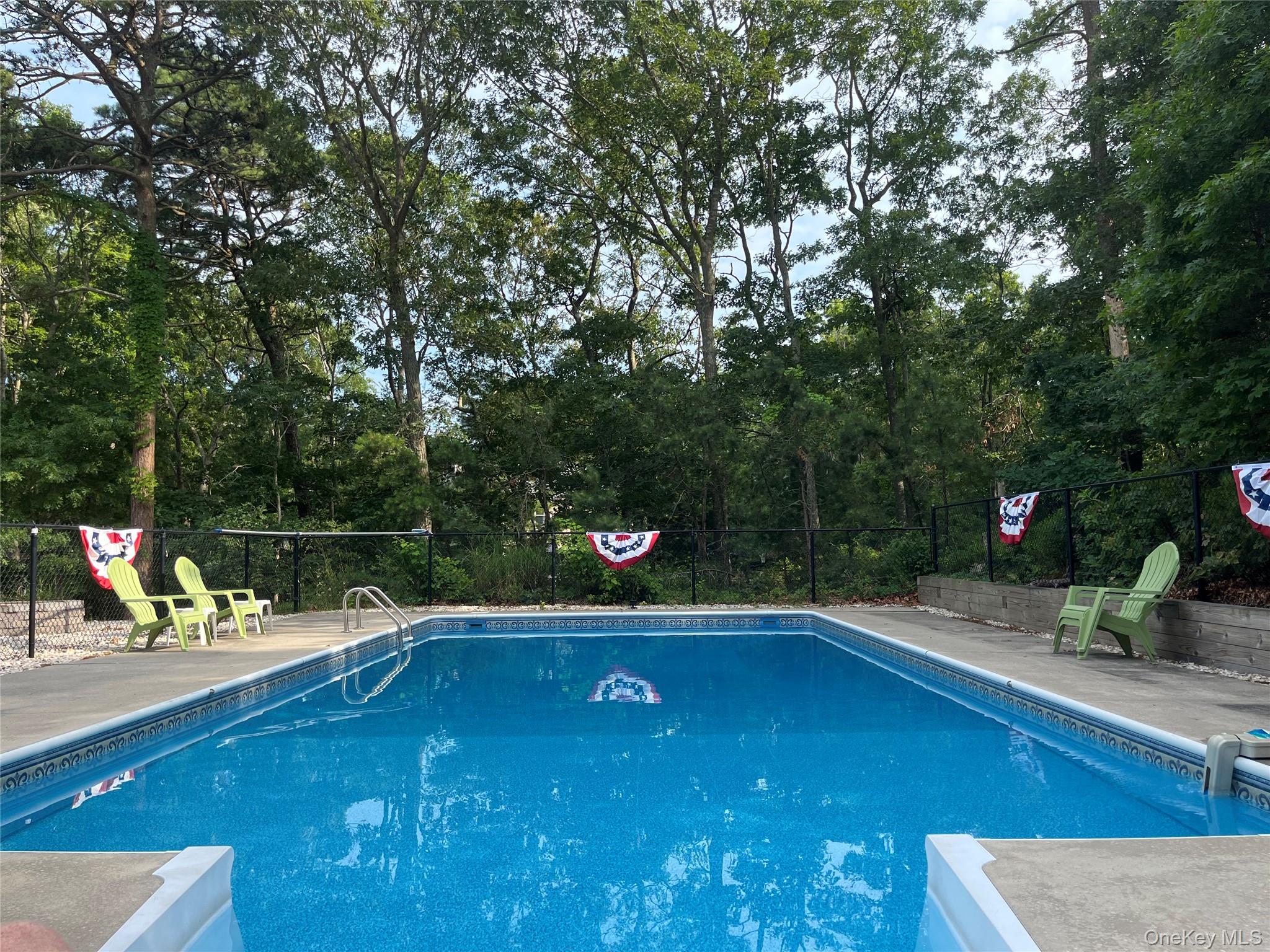 27 Newtown Court, Hampton Bays, NY 11946