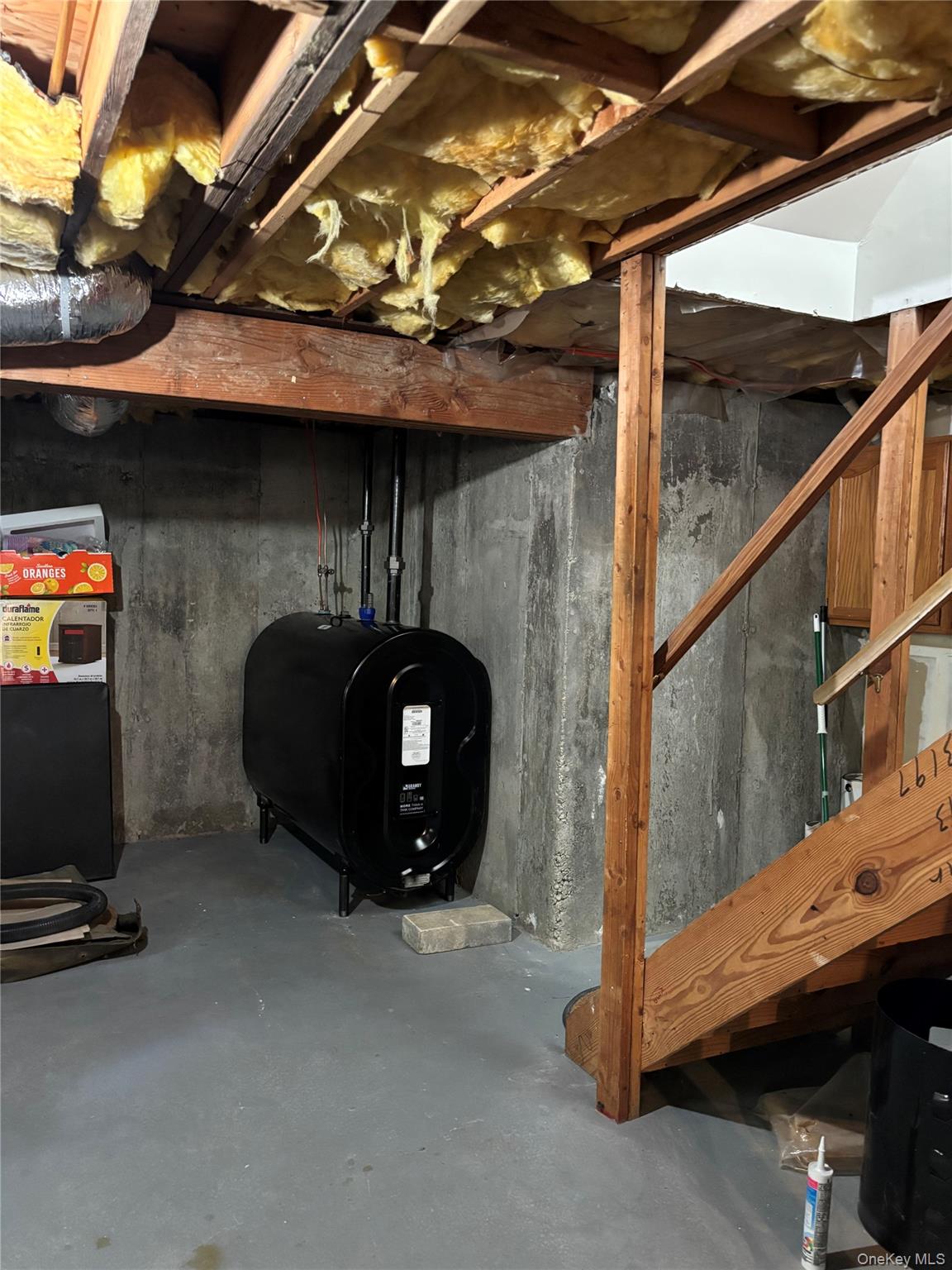 27 Newtown Court, Hampton Bays, NY 11946