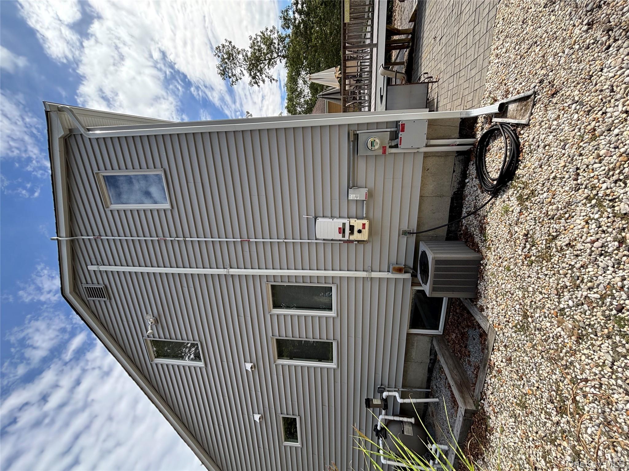 27 Newtown Court, Hampton Bays, NY 11946