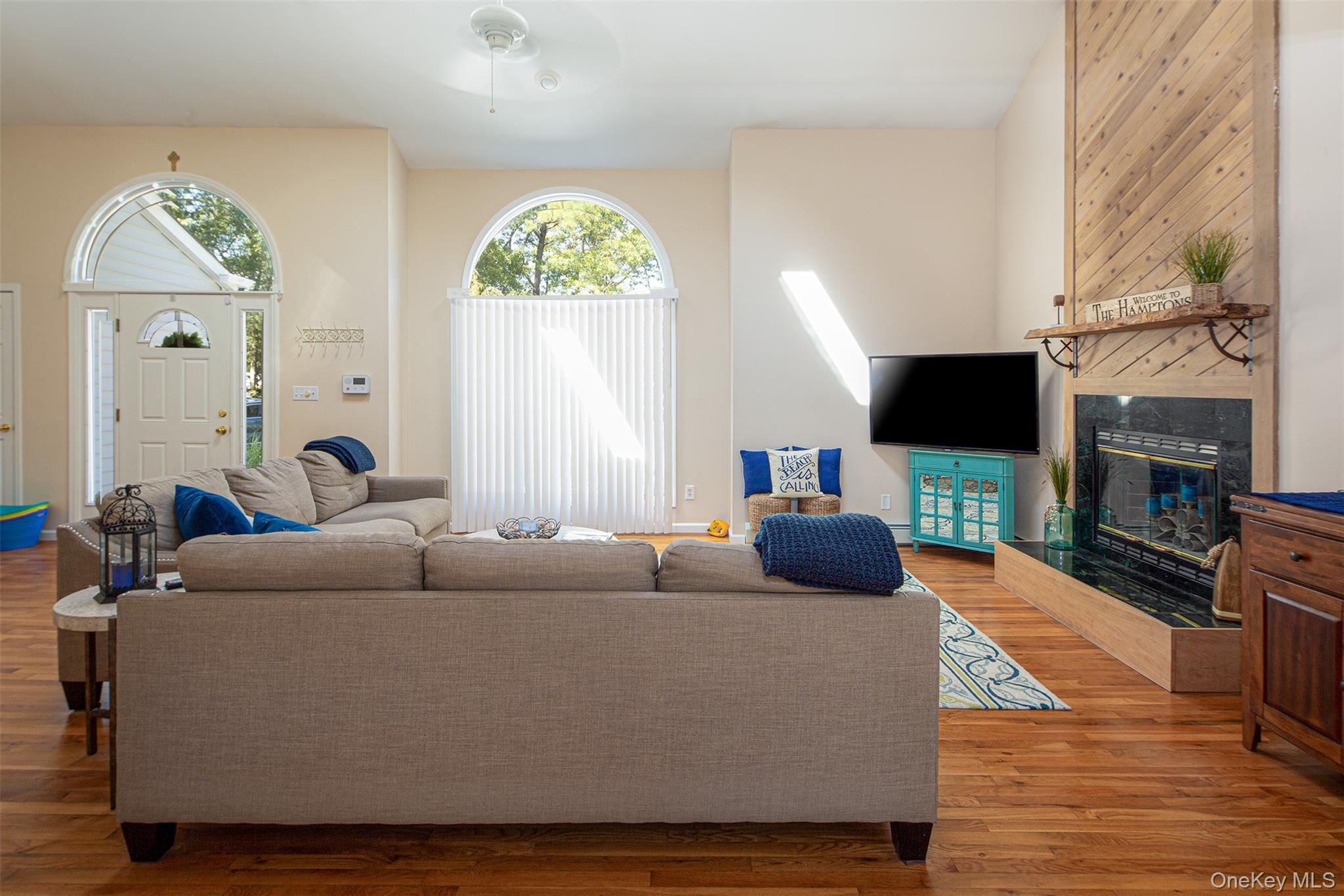 27 Newtown Court, Hampton Bays, NY 11946