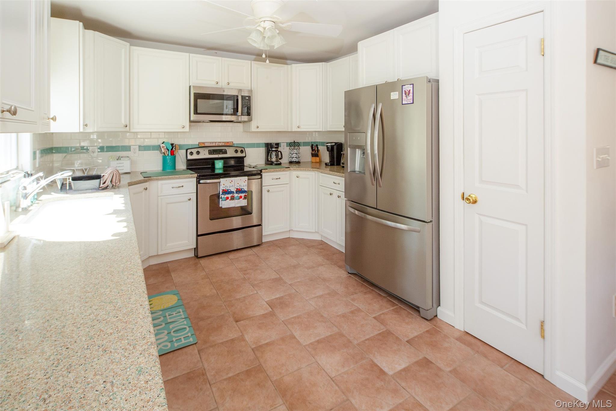 27 Newtown Court, Hampton Bays, NY 11946