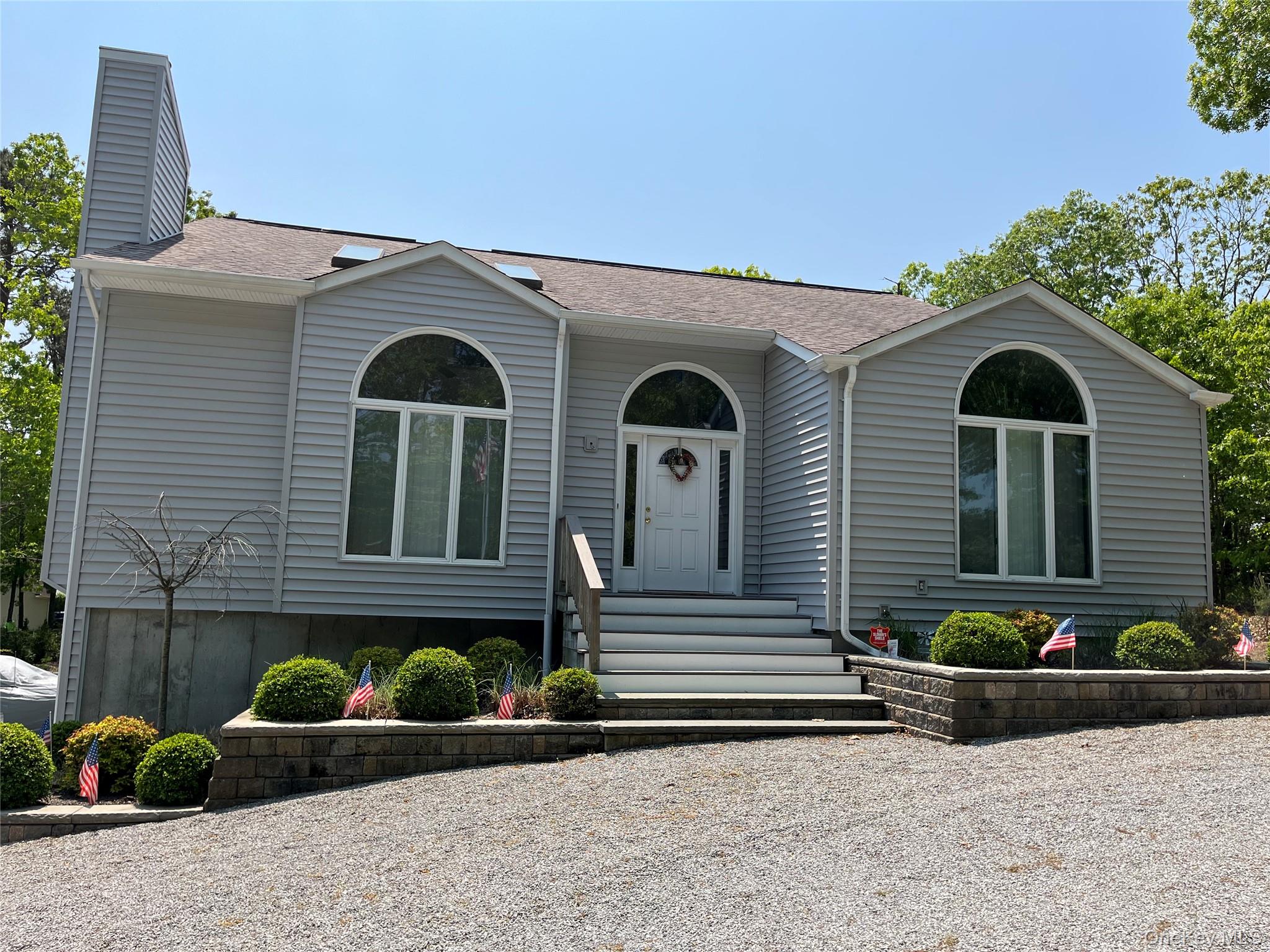27 Newtown Court, Hampton Bays, NY 11946