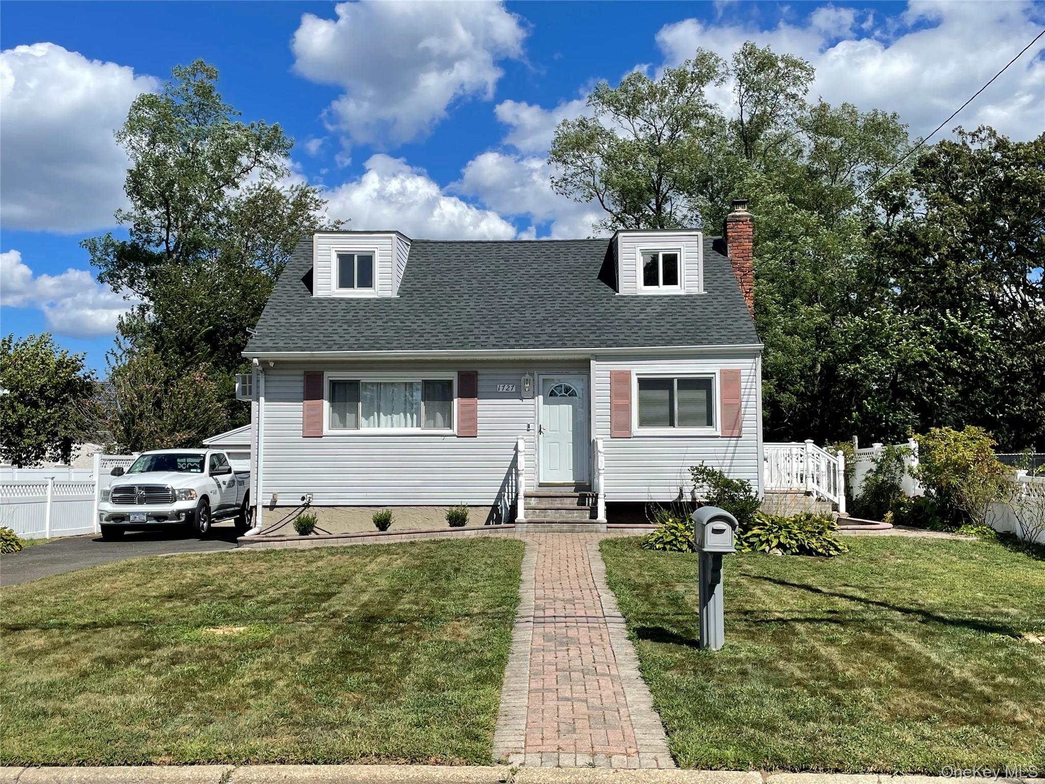 1727 Pine Grove Boulevard, Bay Shore, NY 11706