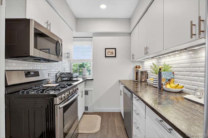 32 Hamilton Place # I 3, Garden City, NY 11530