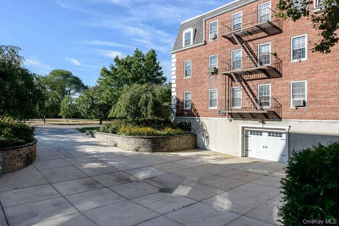 32 Hamilton Place # I 3, Garden City, NY 11530