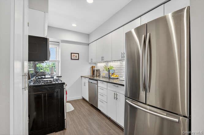 32 Hamilton Place # I 3, Garden City, NY 11530