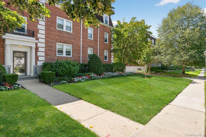 32 Hamilton Place # I 3, Garden City, NY 11530