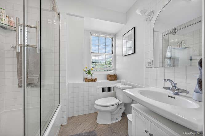 32 Hamilton Place # I 3, Garden City, NY 11530