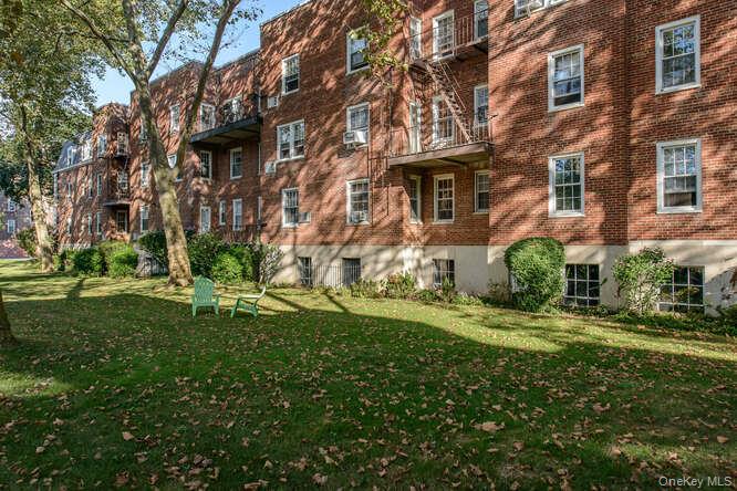 32 Hamilton Place # I 3, Garden City, NY 11530