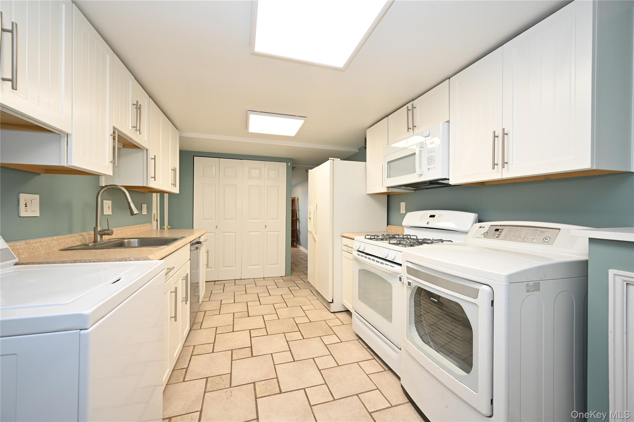 58-39 77 Place, Middle Village, NY 11379