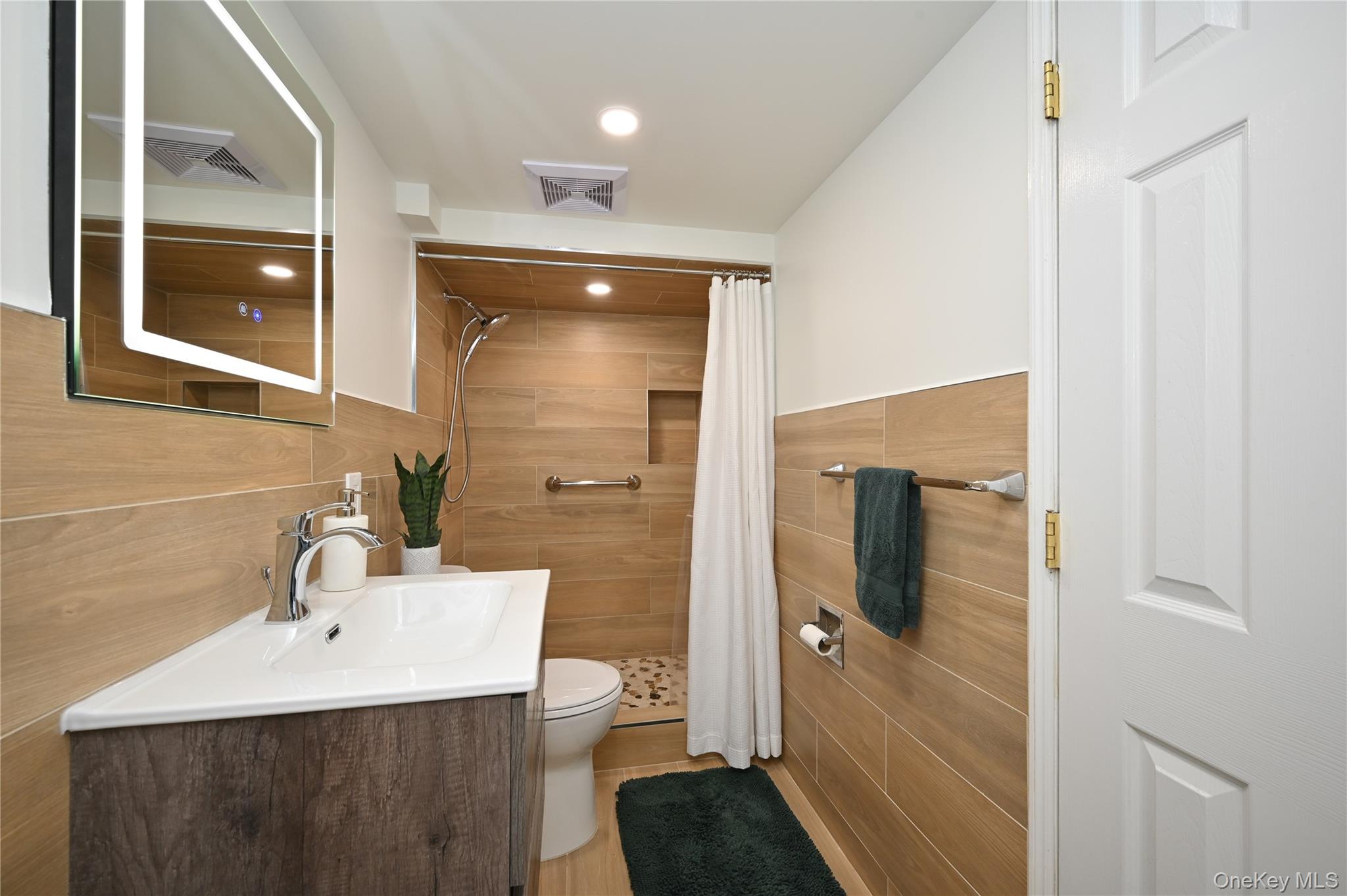 58-39 77 Place, Middle Village, NY 11379