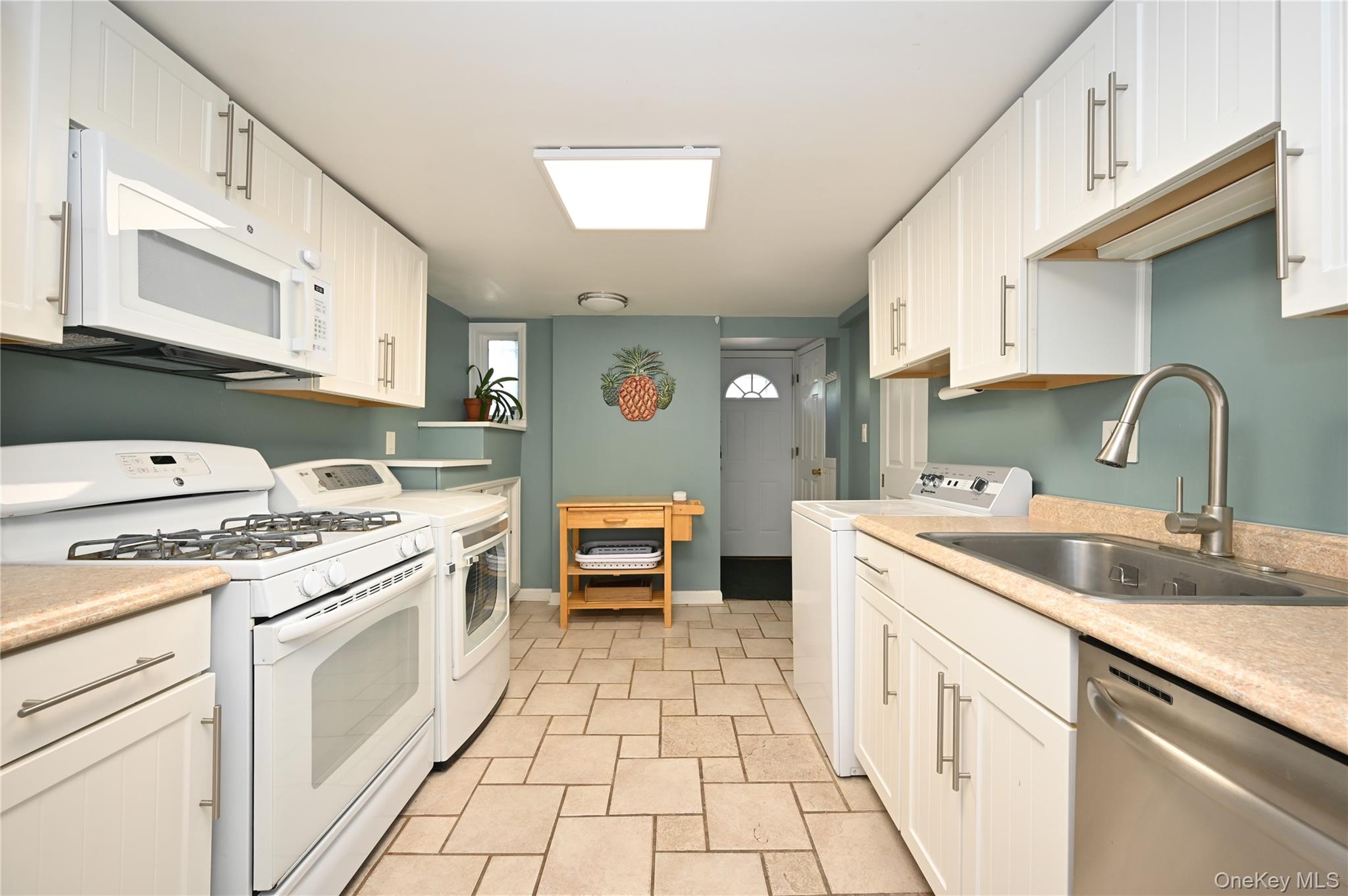 58-39 77 Place, Middle Village, NY 11379