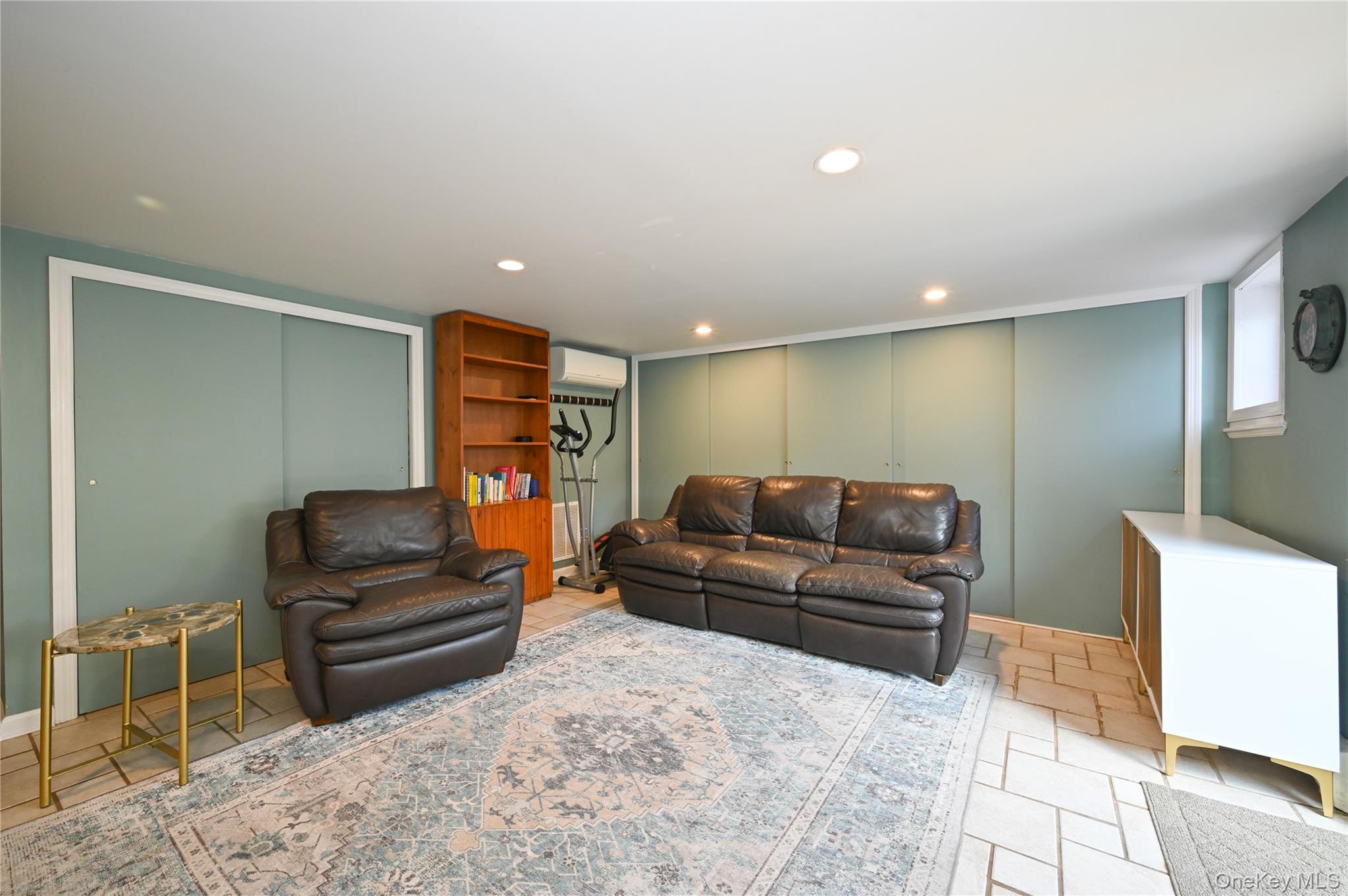 58-39 77 Place, Middle Village, NY 11379