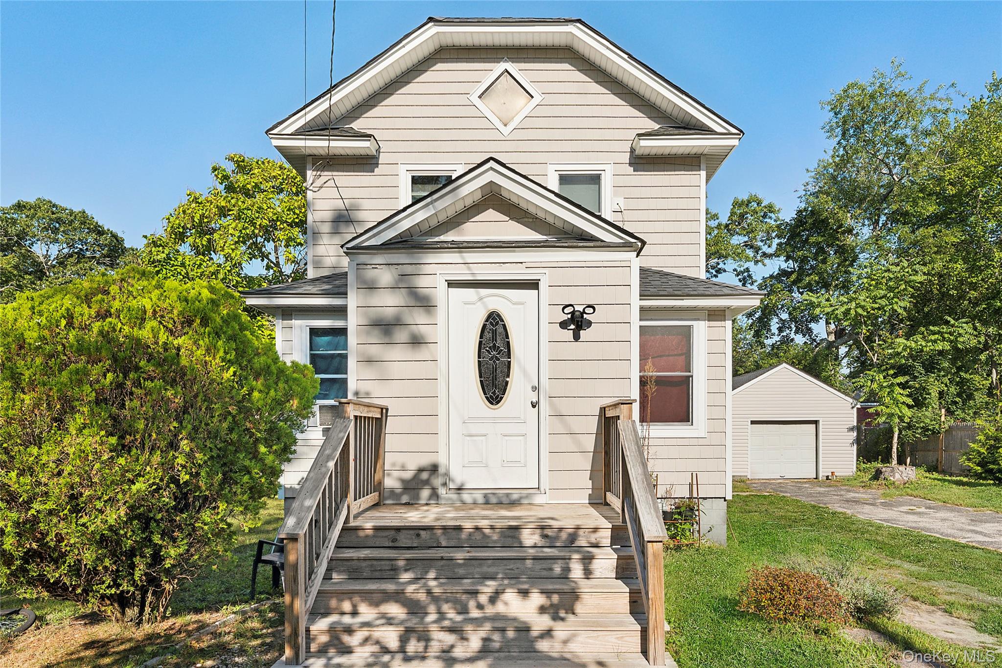135 Lake Avenue, Flanders, NY 11901