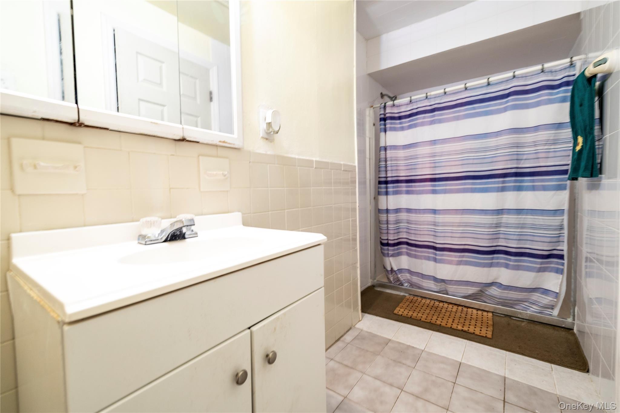 265 Beachview Street, Copiague, NY 11726