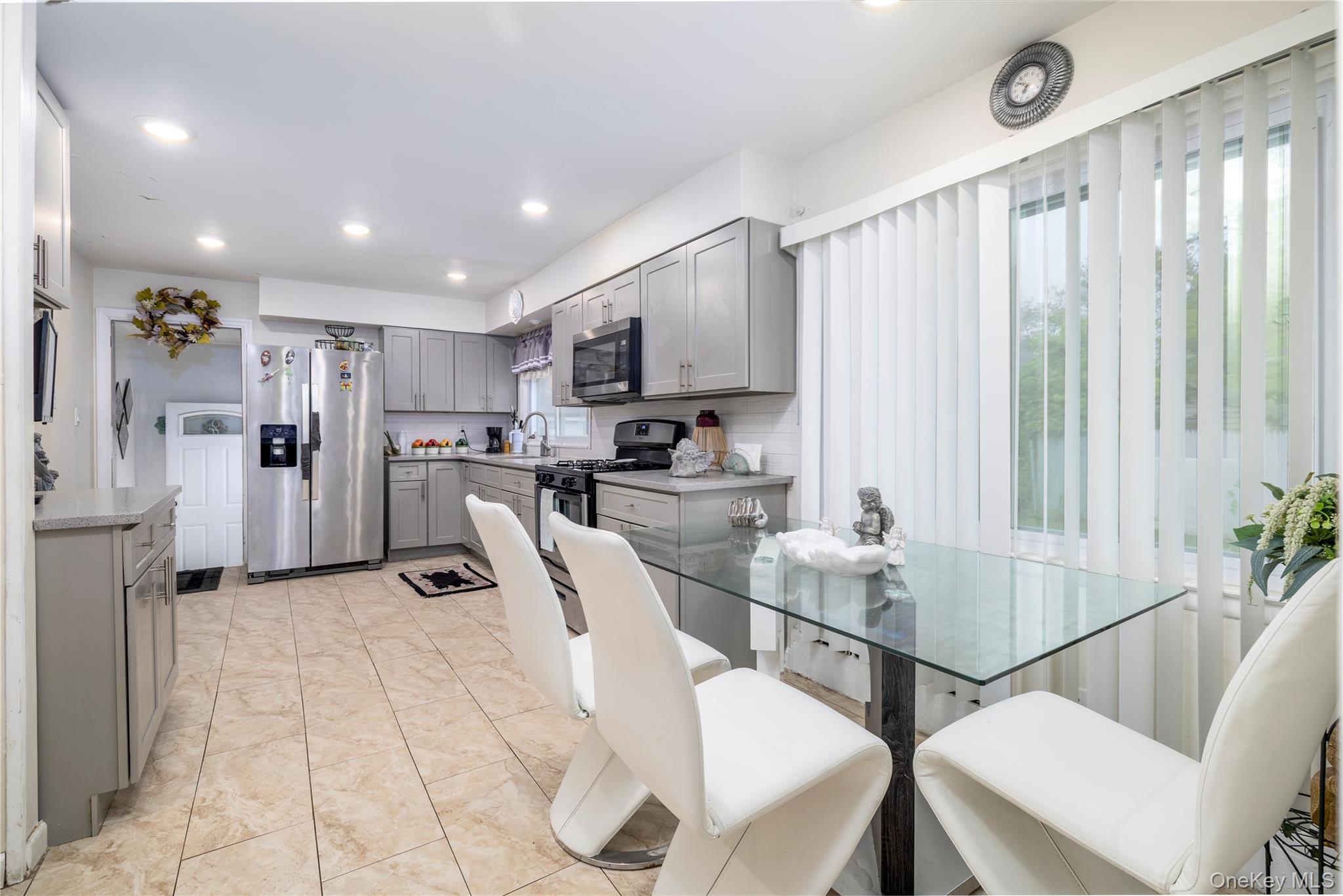 265 Beachview Street, Copiague, NY 11726