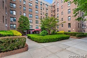 83-25 98 # 4T, Woodhaven, NY 11421