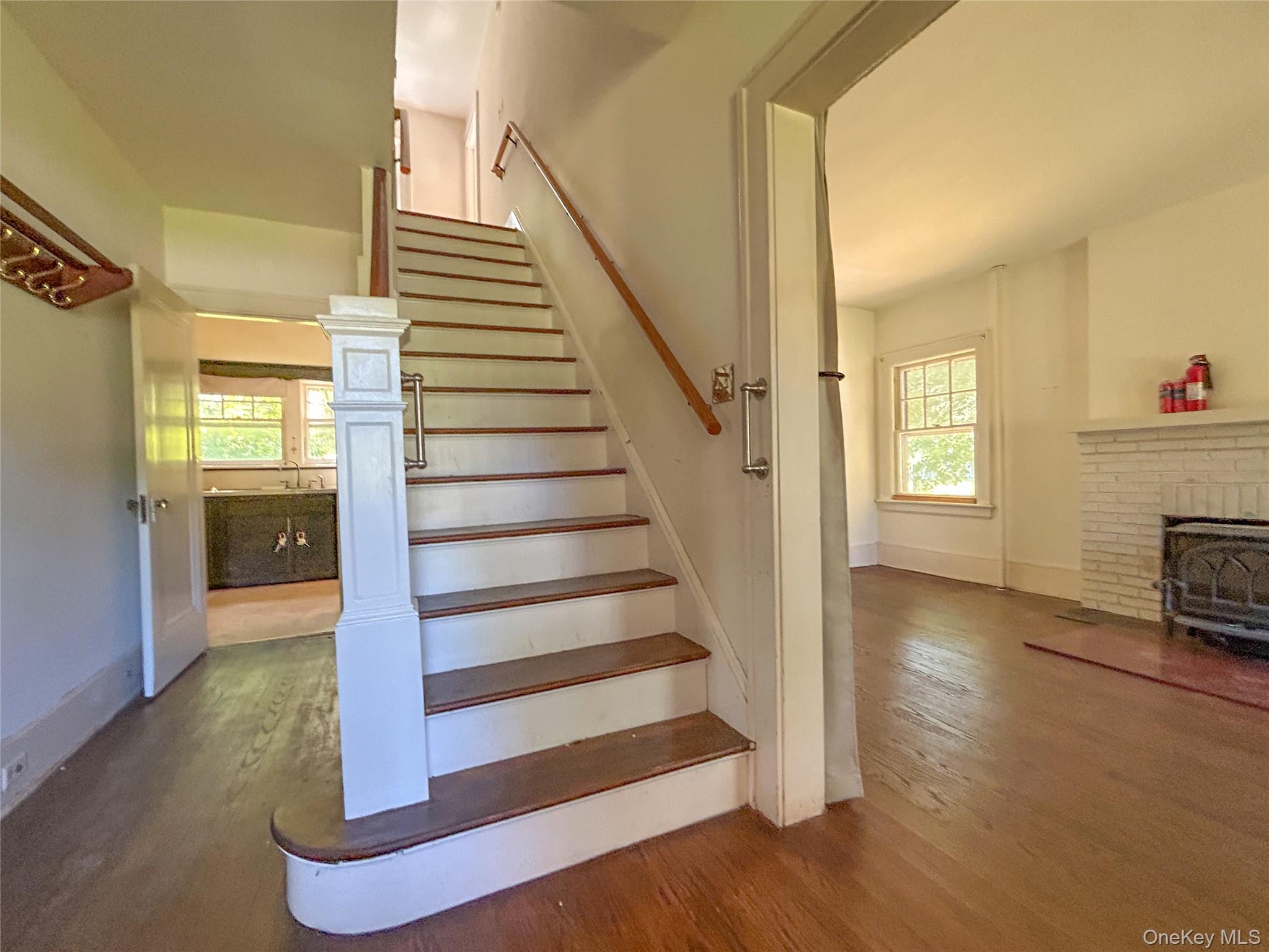 18 Beechwood Park, Poughkeepsie, NY 12601