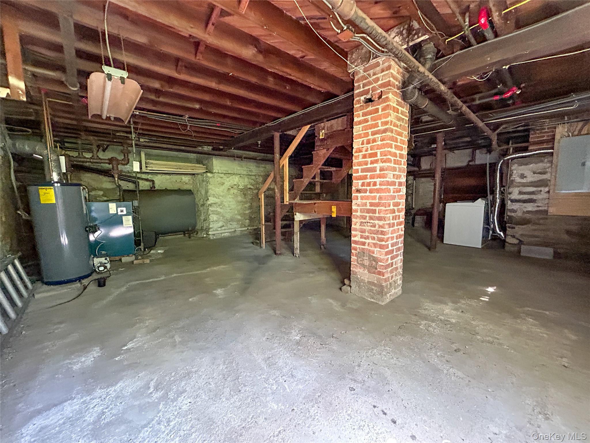 18 Beechwood Park, Poughkeepsie, NY 12601