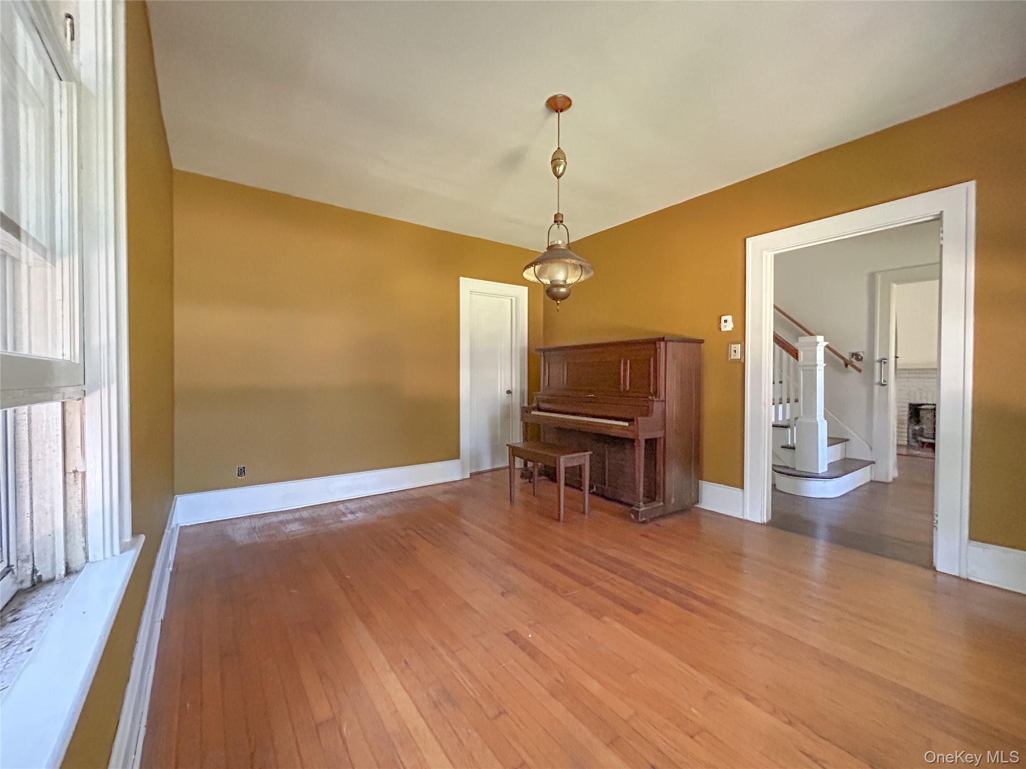 18 Beechwood Park, Poughkeepsie, NY 12601