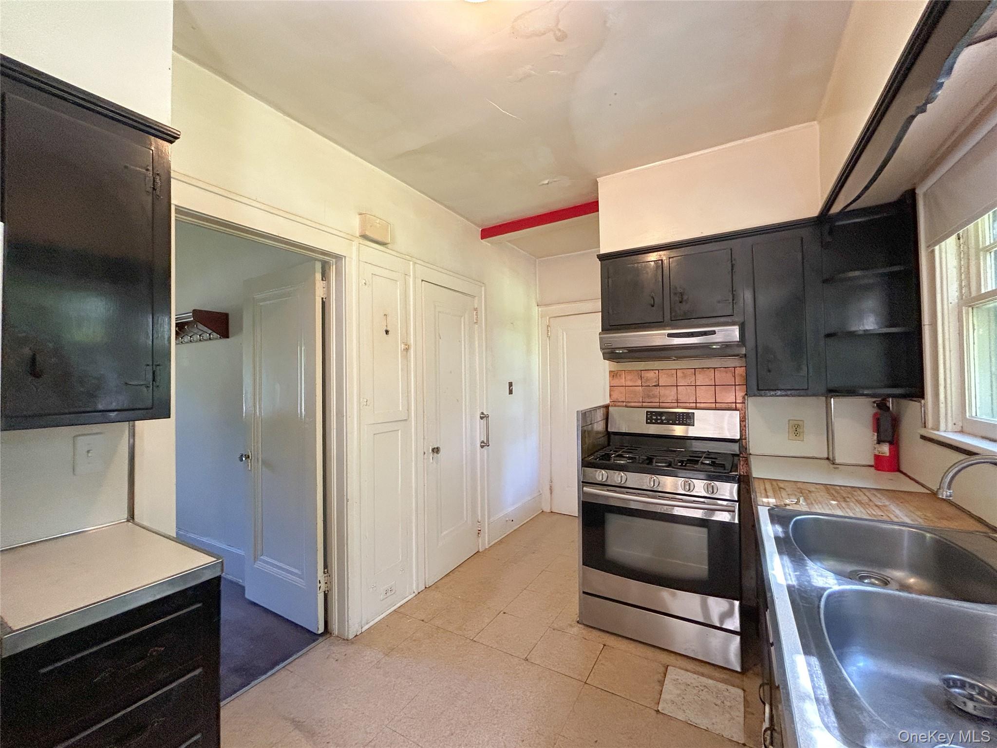 18 Beechwood Park, Poughkeepsie, NY 12601