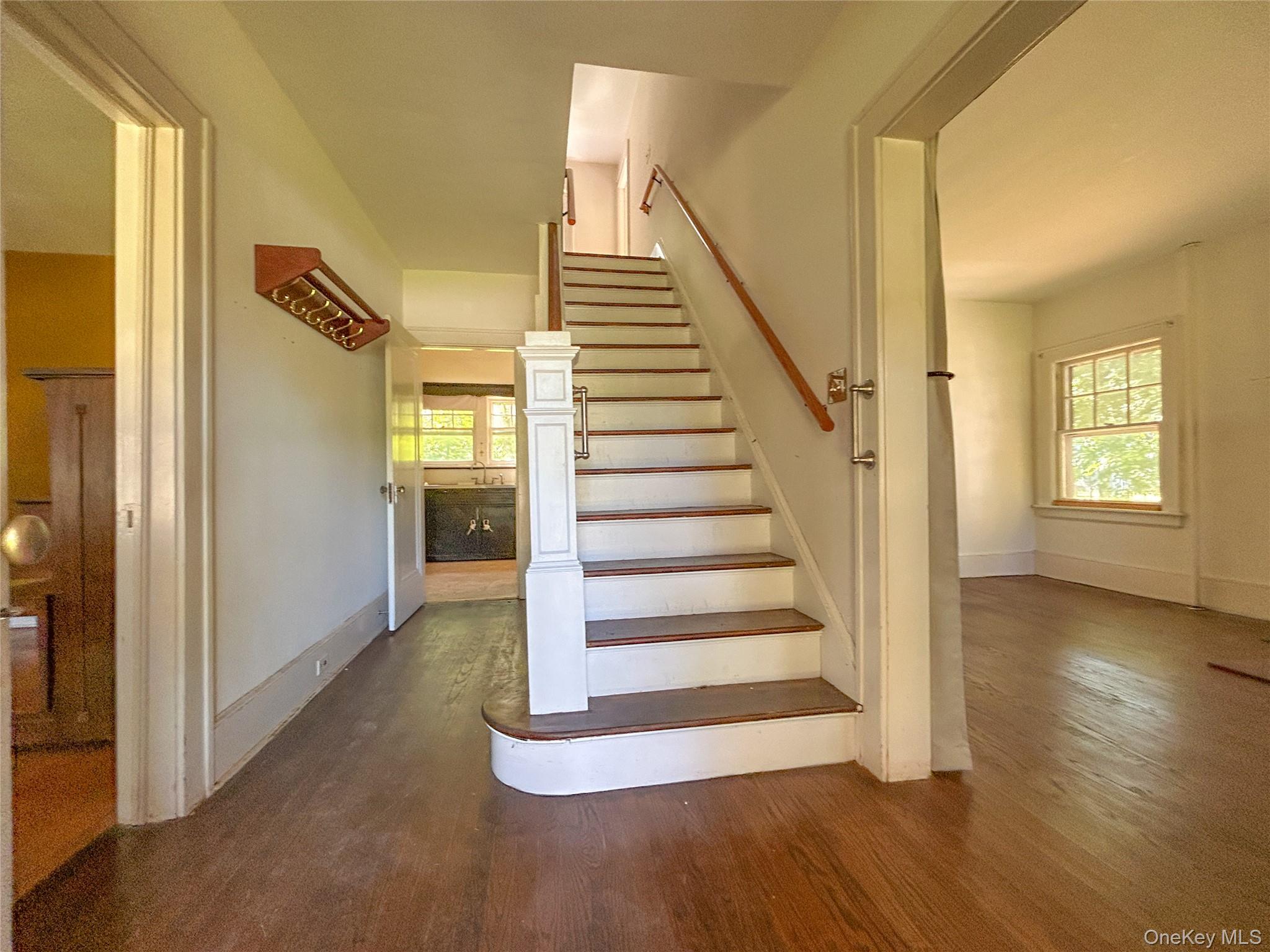 18 Beechwood Park, Poughkeepsie, NY 12601