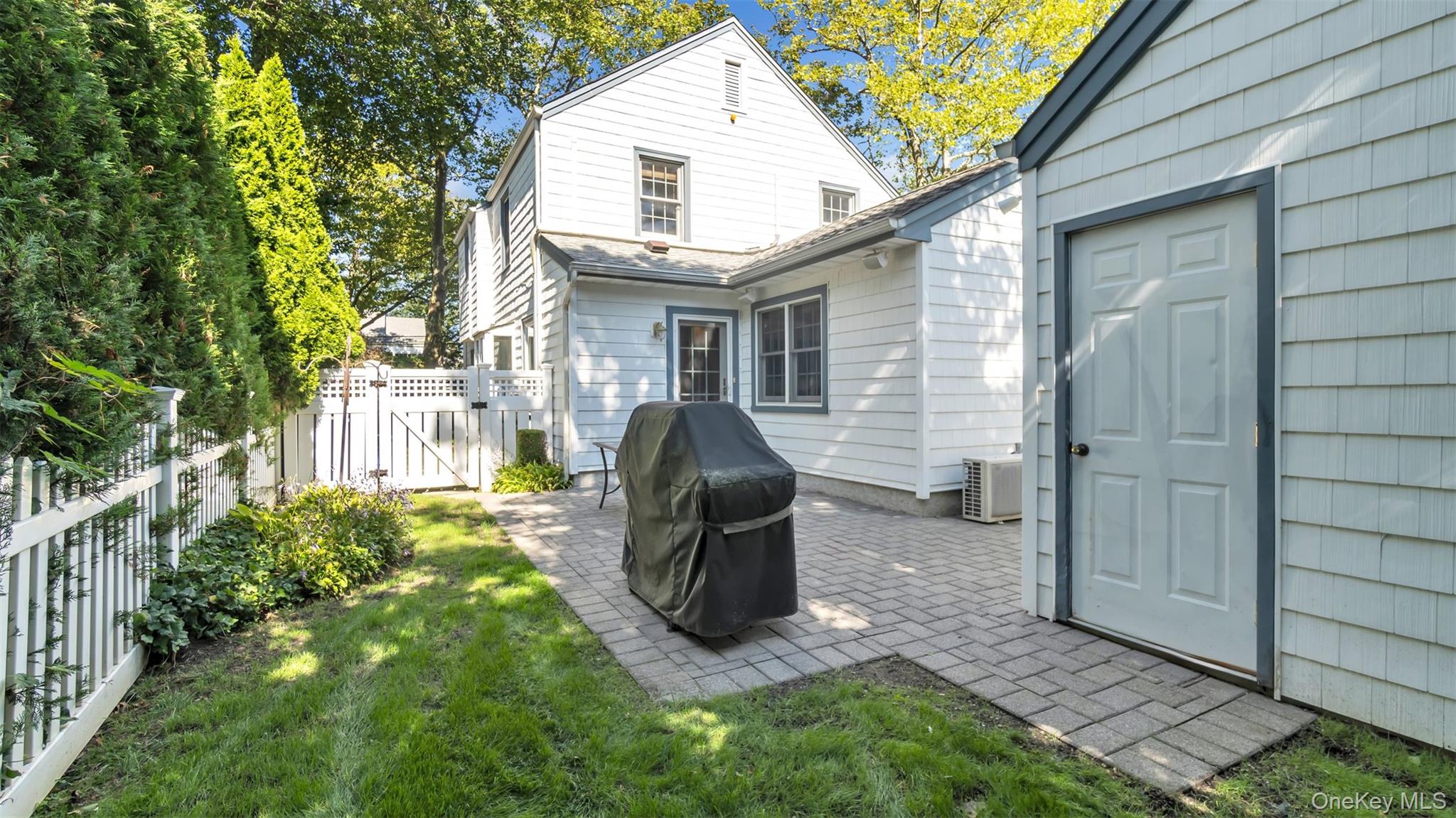 35 Carlton Street, Malverne, NY 11565