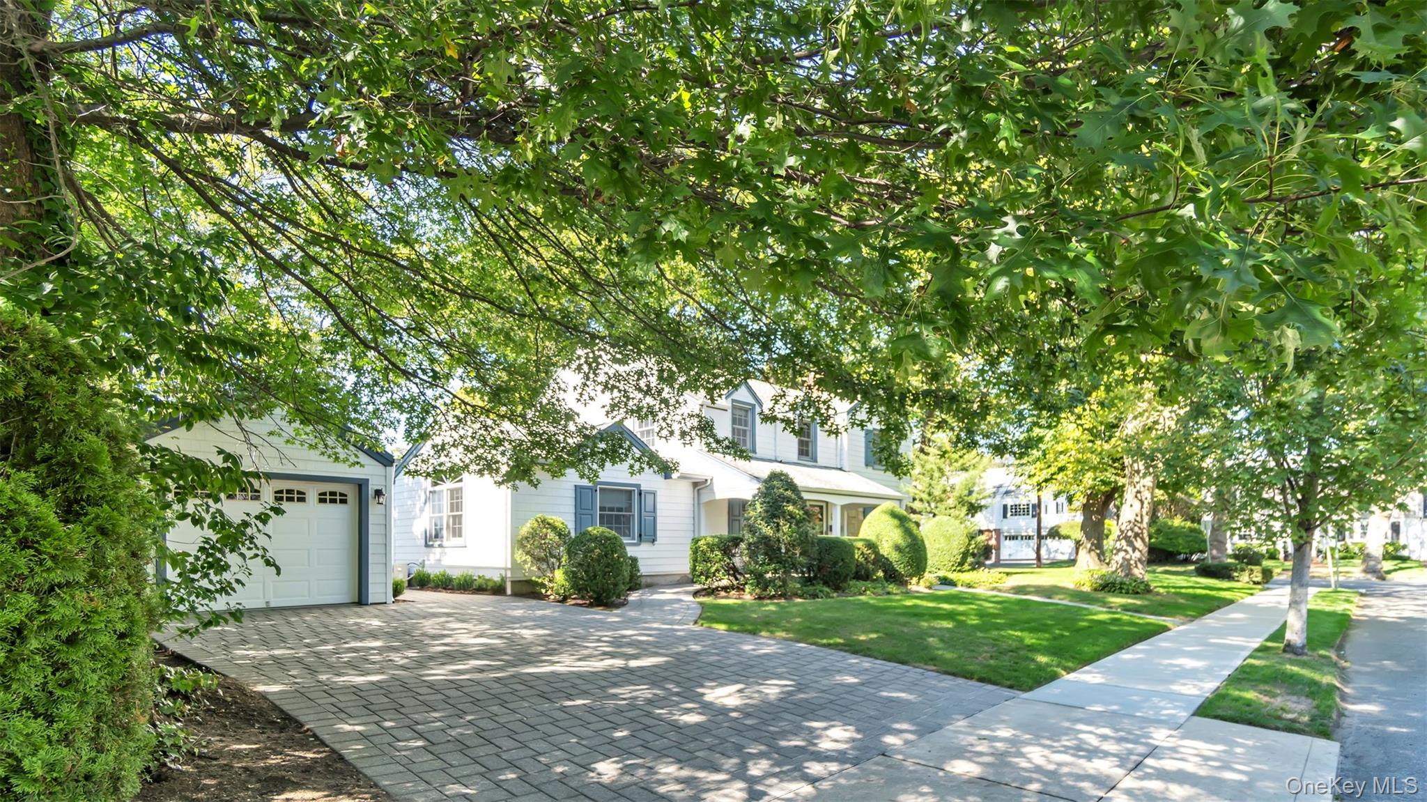 35 Carlton Street, Malverne, NY 11565