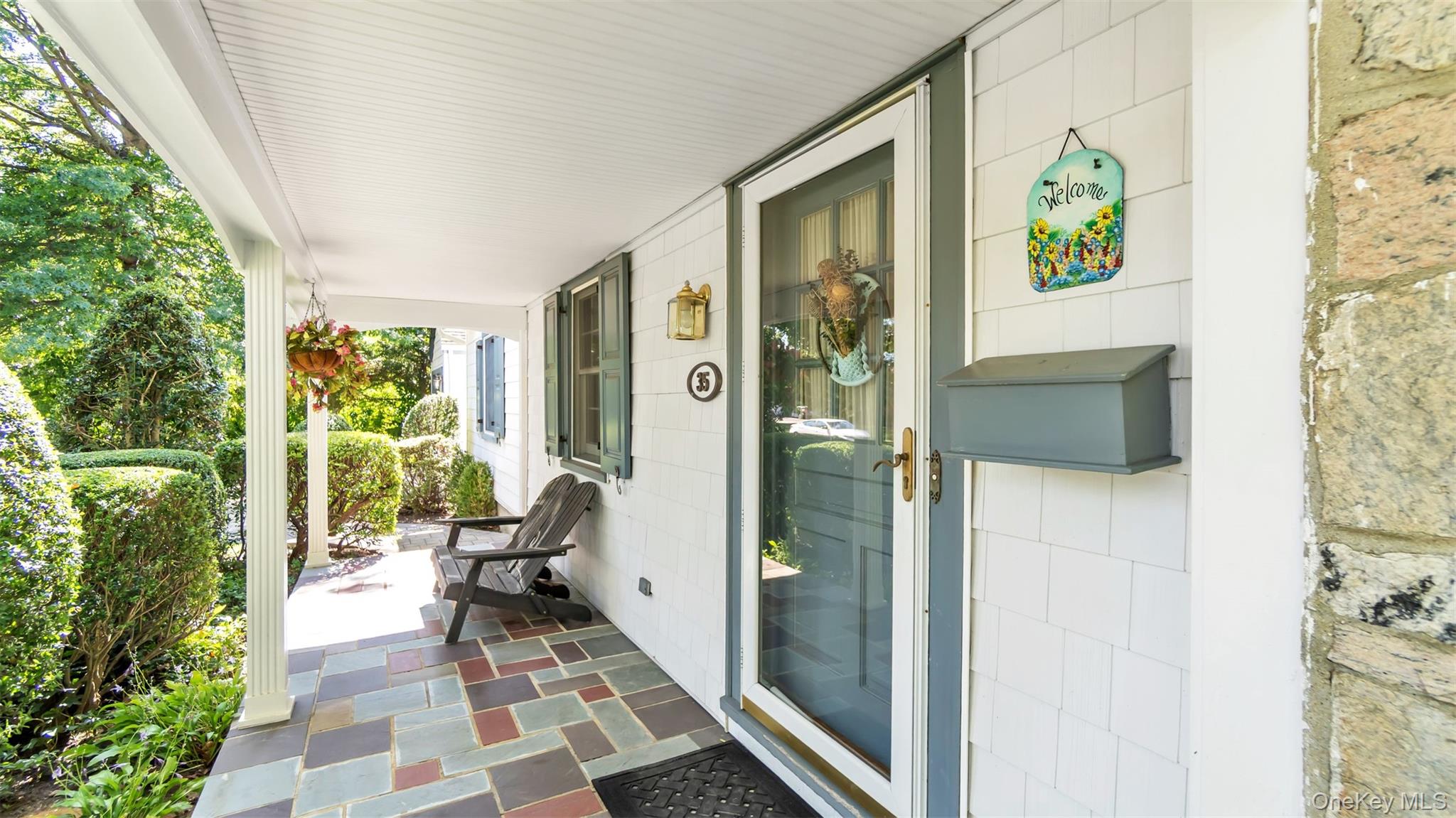 35 Carlton Street, Malverne, NY 11565