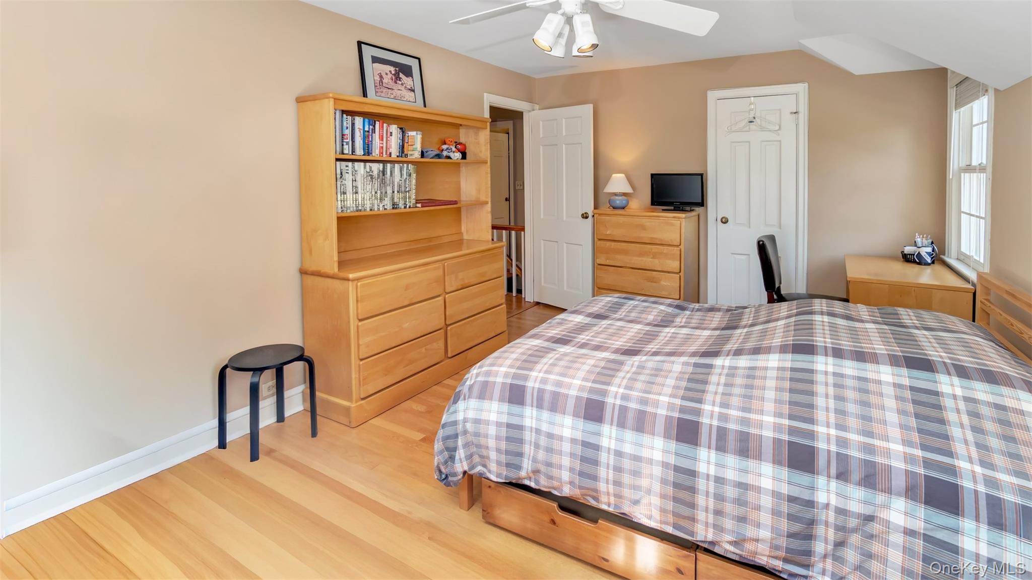 35 Carlton Street, Malverne, NY 11565