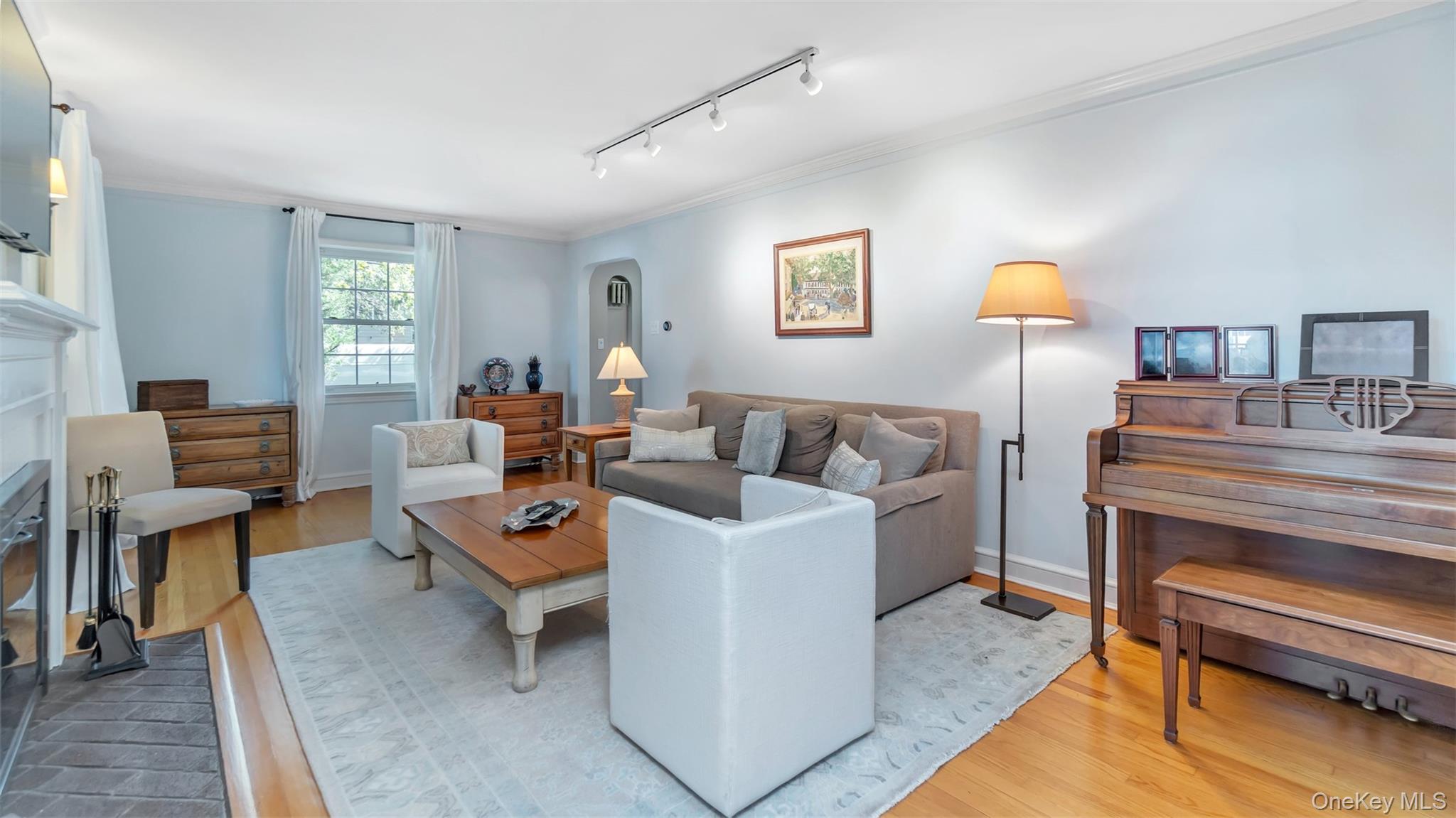 35 Carlton Street, Malverne, NY 11565