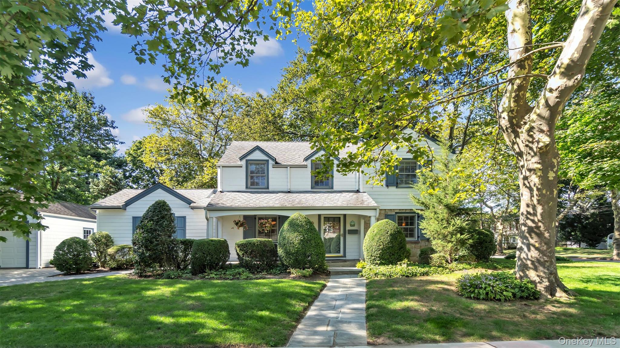35 Carlton Street, Malverne, NY 11565