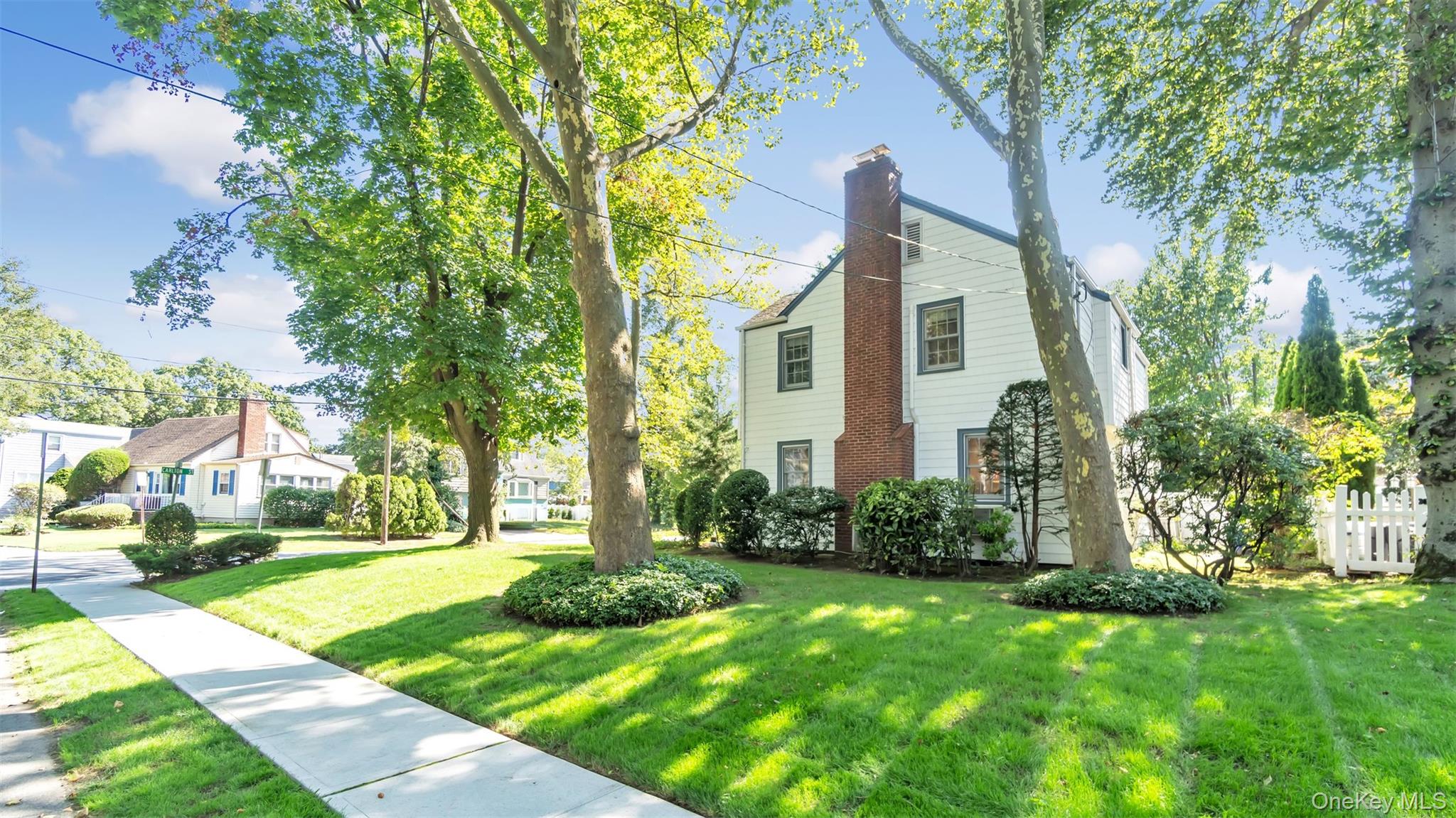 35 Carlton Street, Malverne, NY 11565