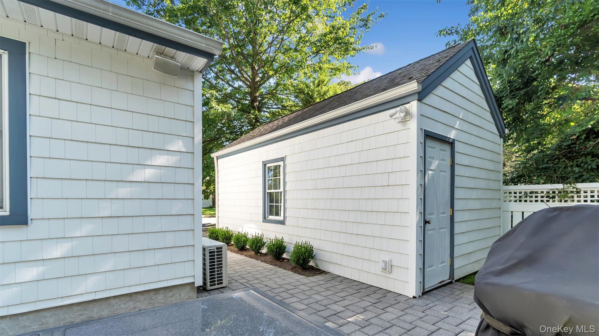 35 Carlton Street, Malverne, NY 11565