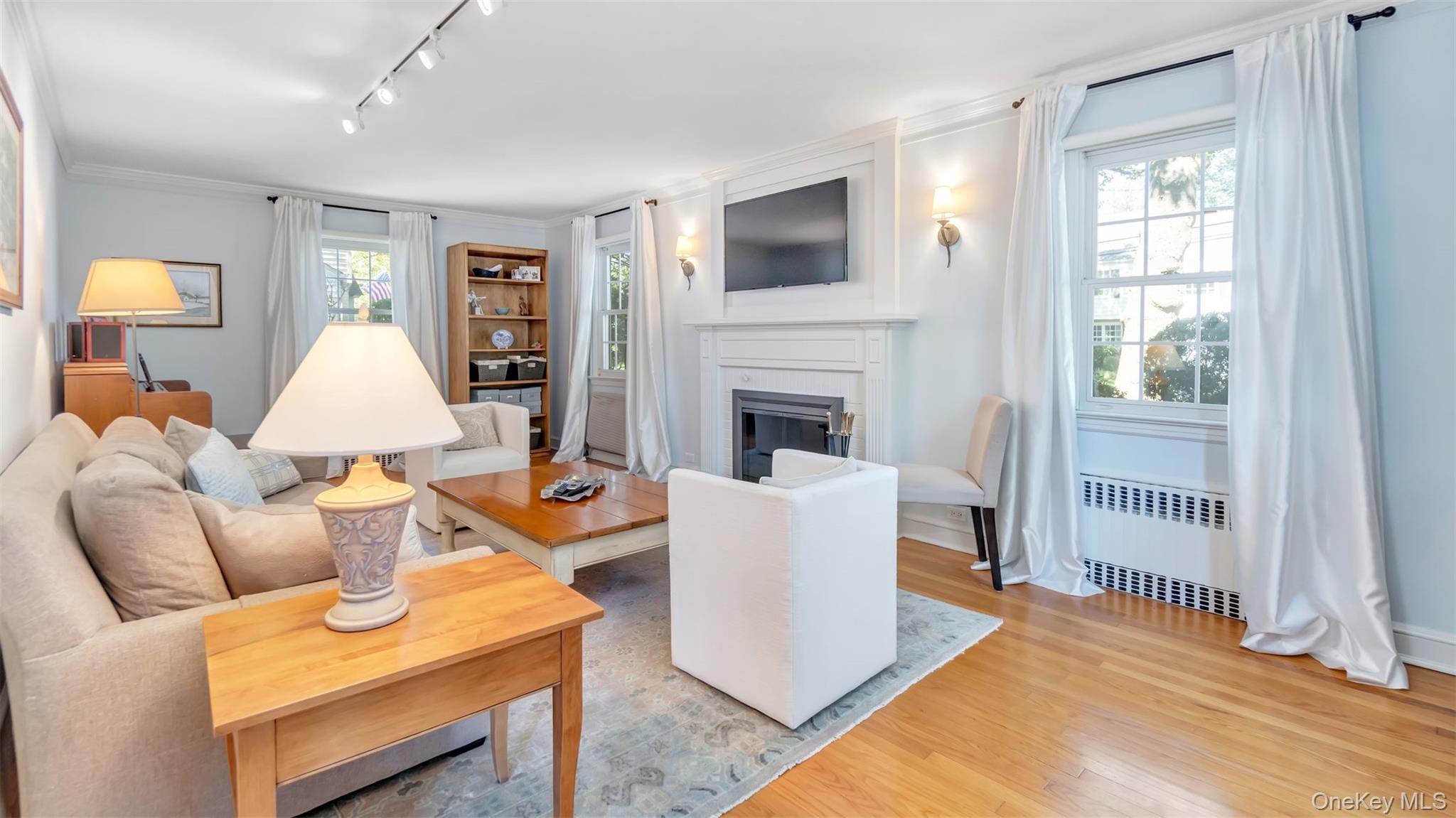 35 Carlton Street, Malverne, NY 11565