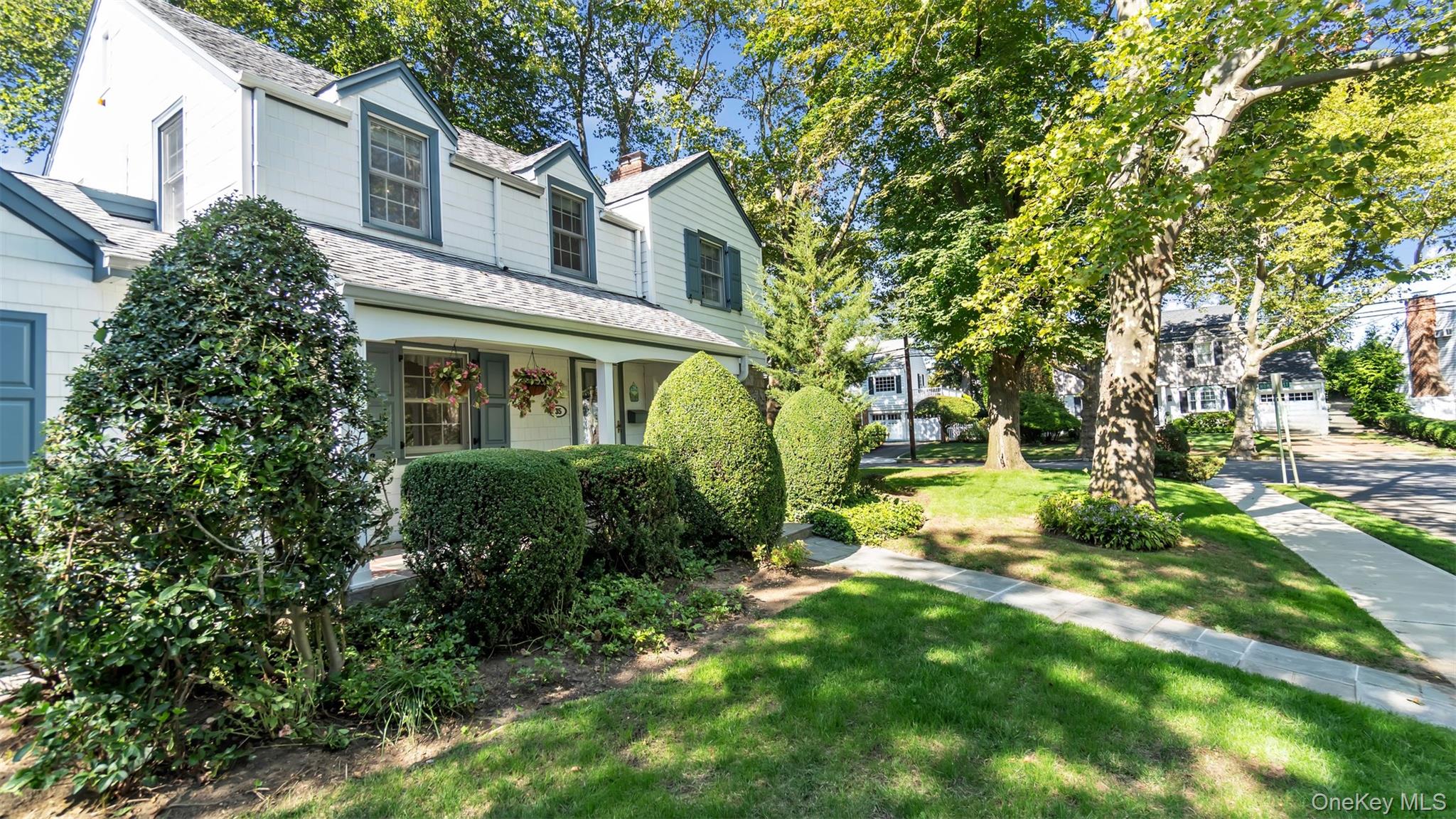 35 Carlton Street, Malverne, NY 11565