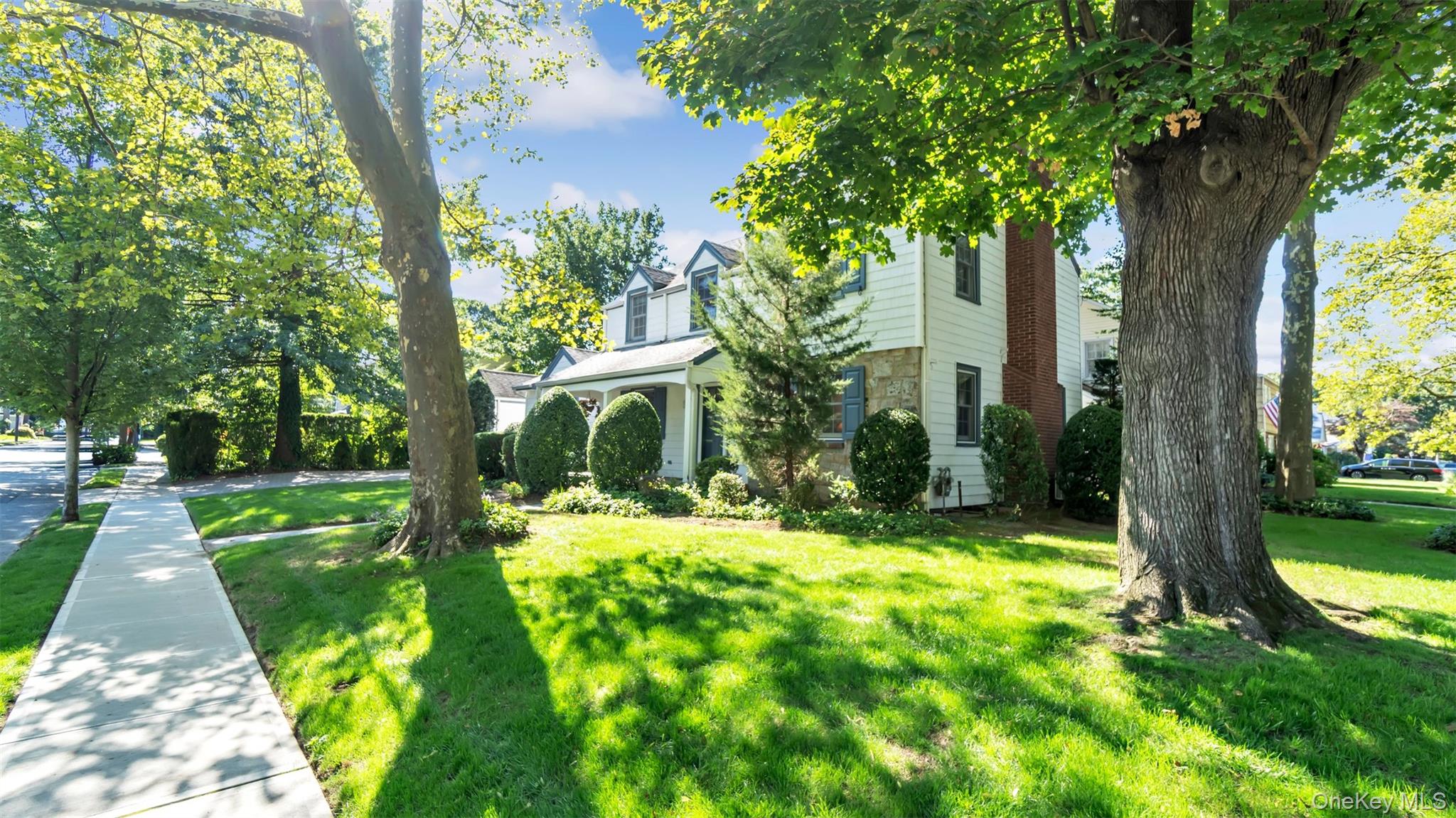 35 Carlton Street, Malverne, NY 11565