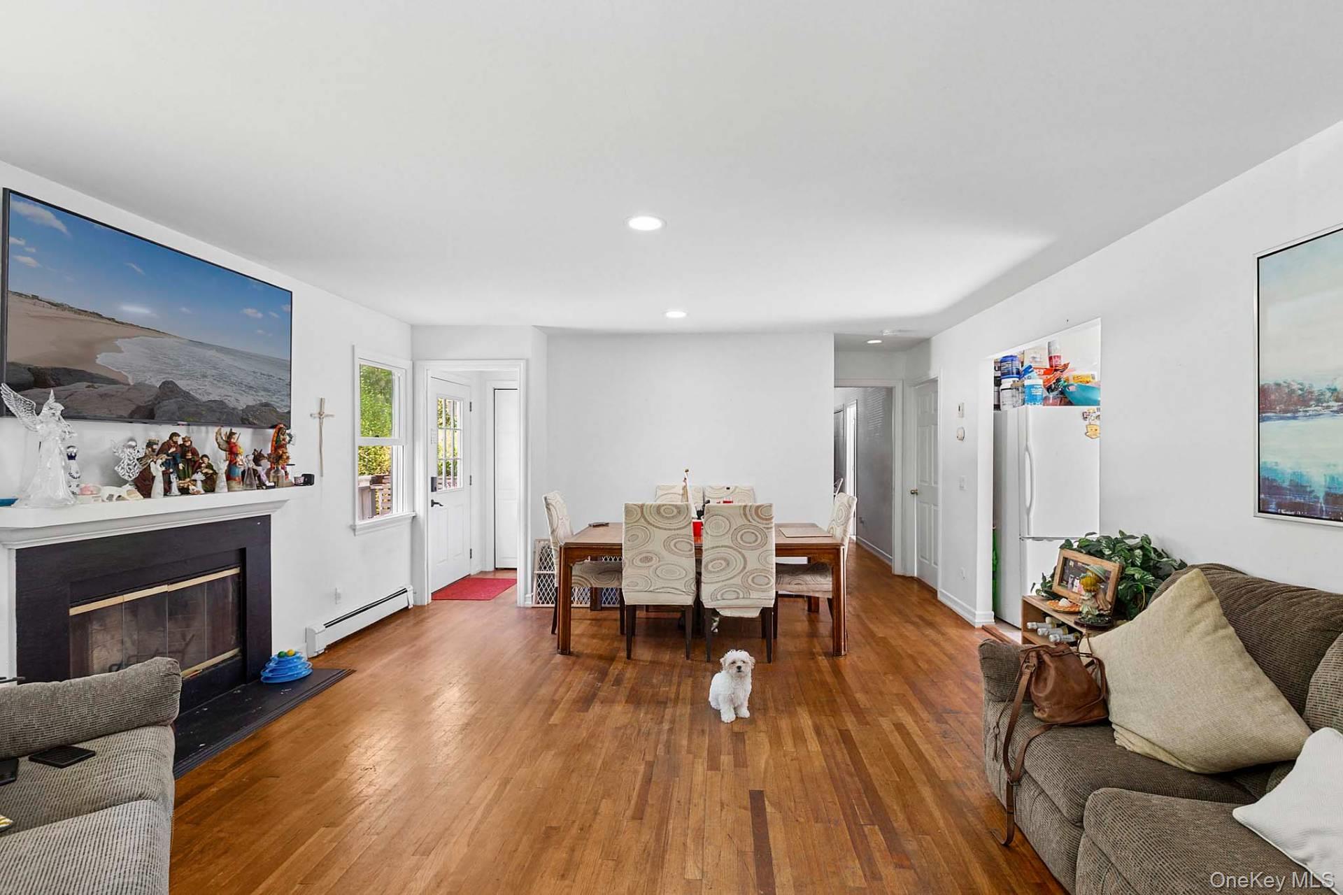 3 Newtown Court, Hampton Bays, NY 11946