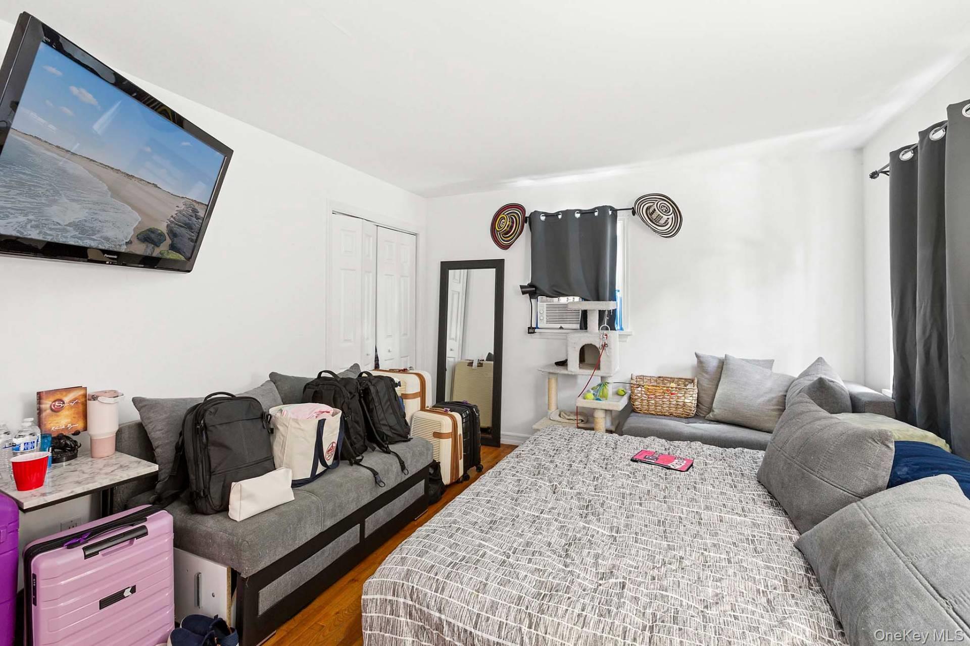 3 Newtown Court, Hampton Bays, NY 11946