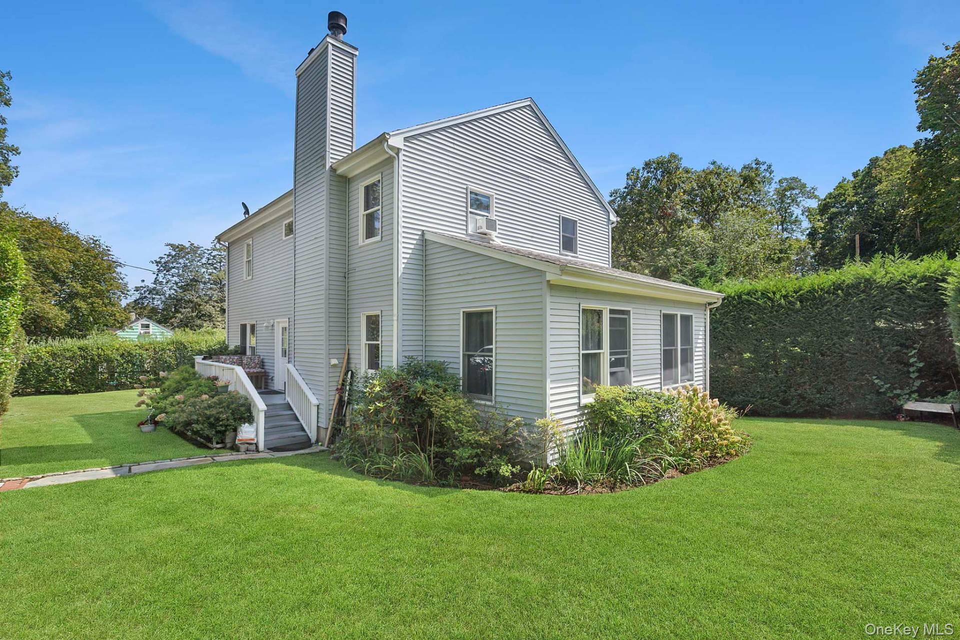 3 Newtown Court, Hampton Bays, NY 11946