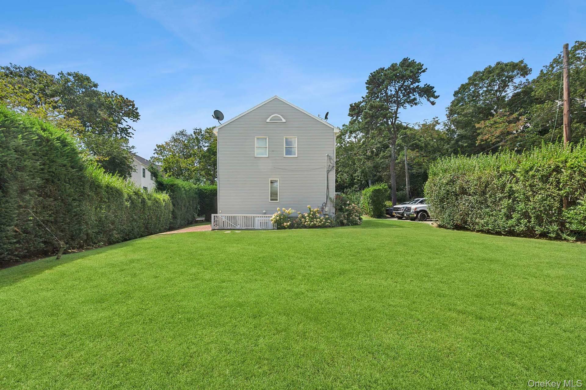 3 Newtown Court, Hampton Bays, NY 11946